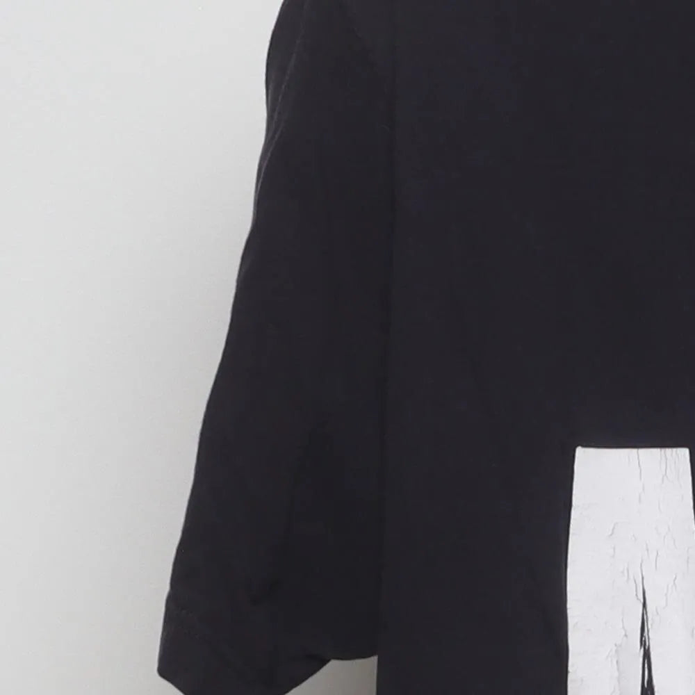 Close-up of the sleeve on the Vintage 2010s Nike Appalachian State "Man Up" T-Shirt - S