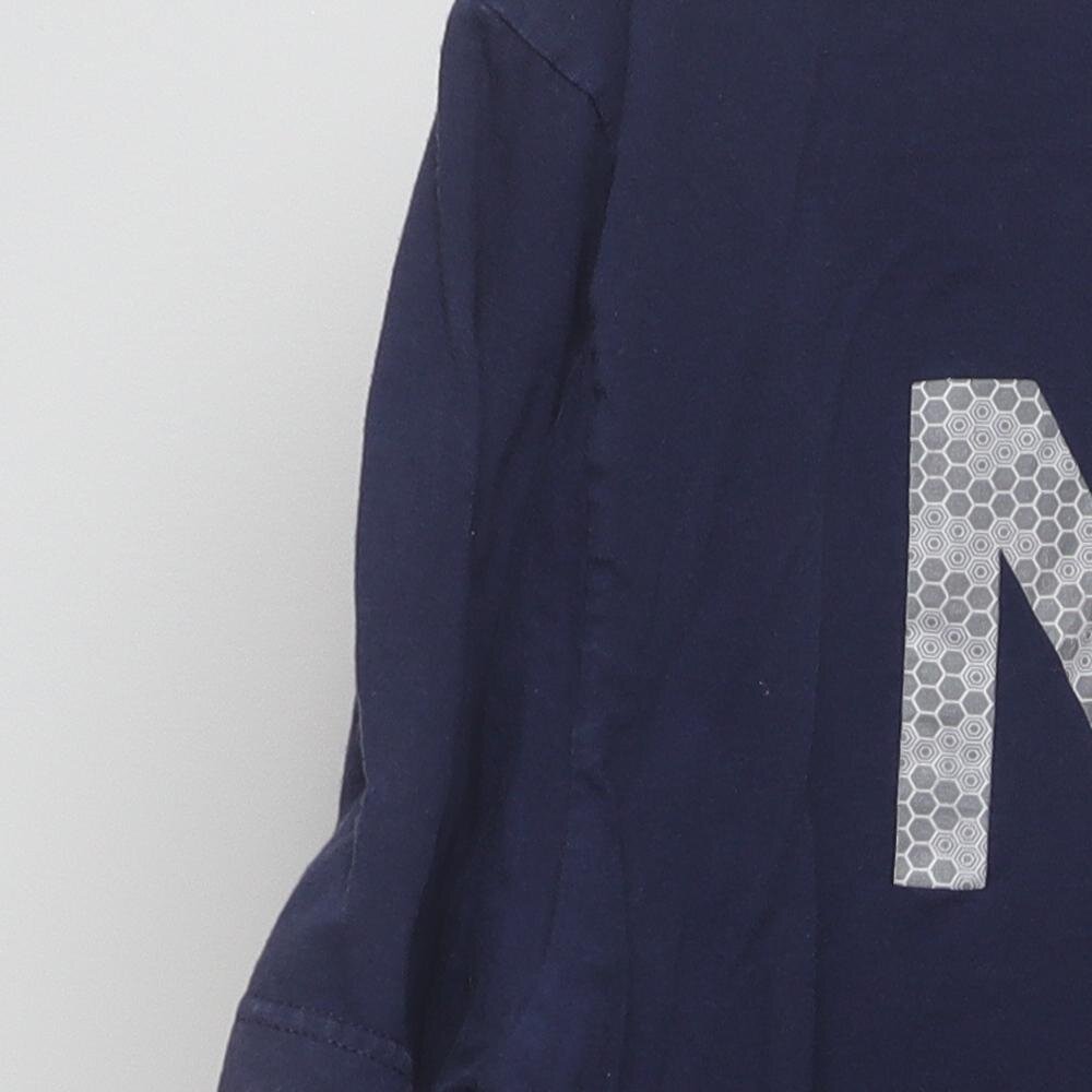 Close-up of the sleeve on the Vintage 2010s Nike "Block Logo" T-Shirt - XL