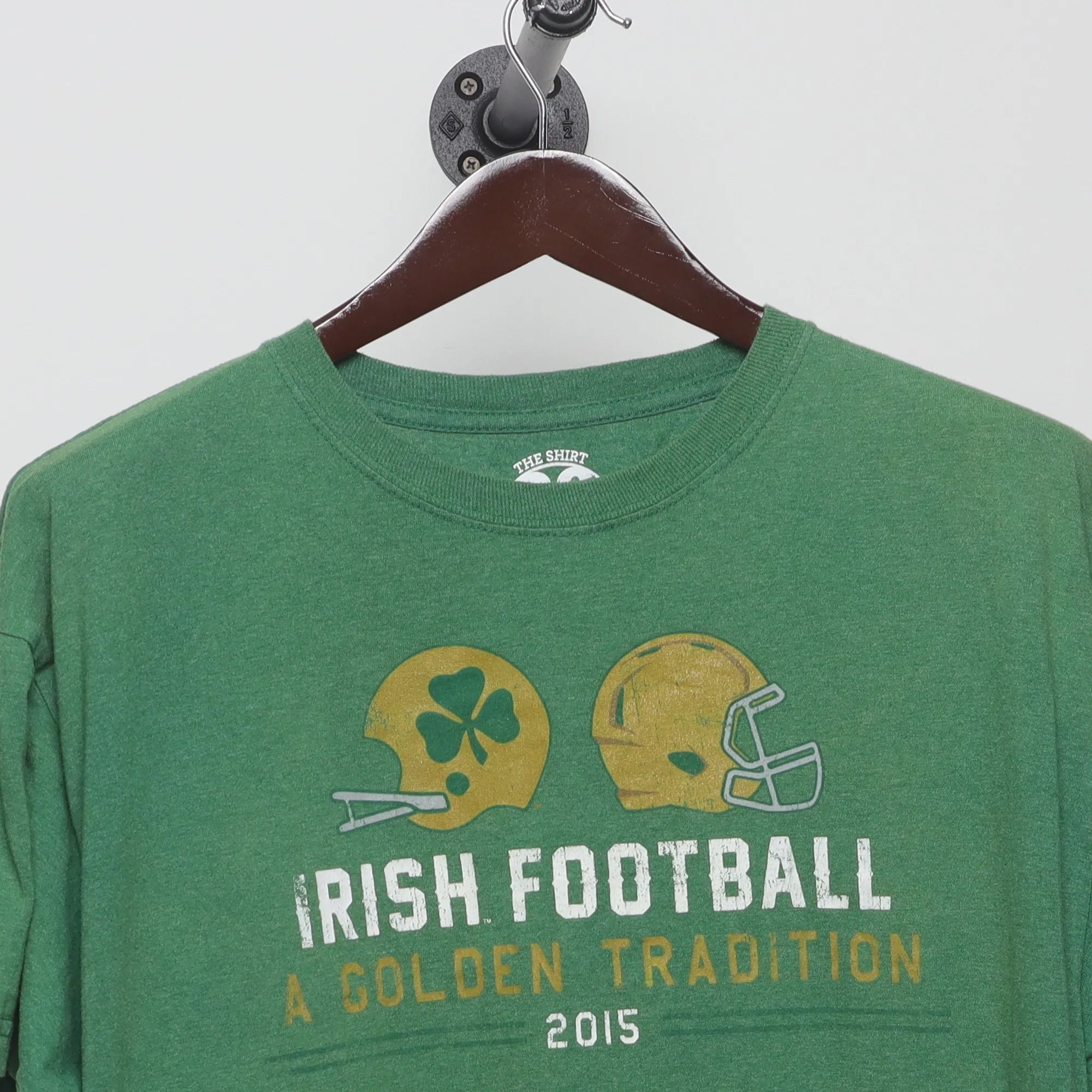 Close-up of the collar and tag on the Vintage 2010s Notre Dame Football Graphic T-Shirt M