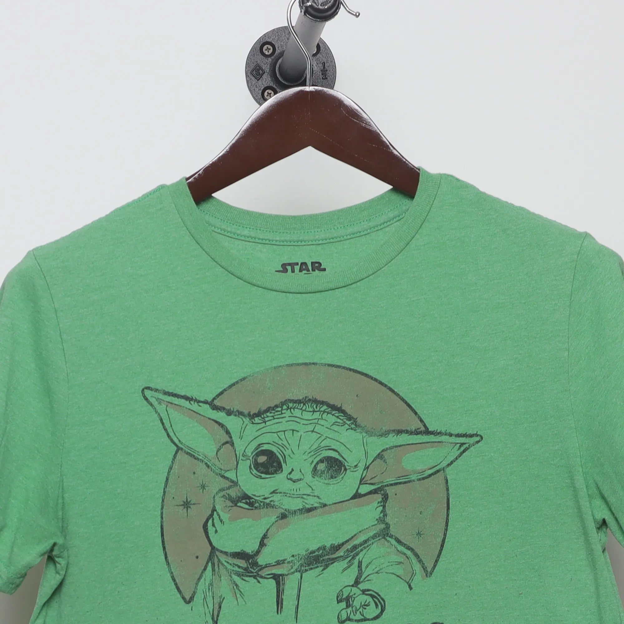 Close-up of the collar and tag on the Vintage 2010s Star Wars Grogu 'I'm All Ears' Tee M