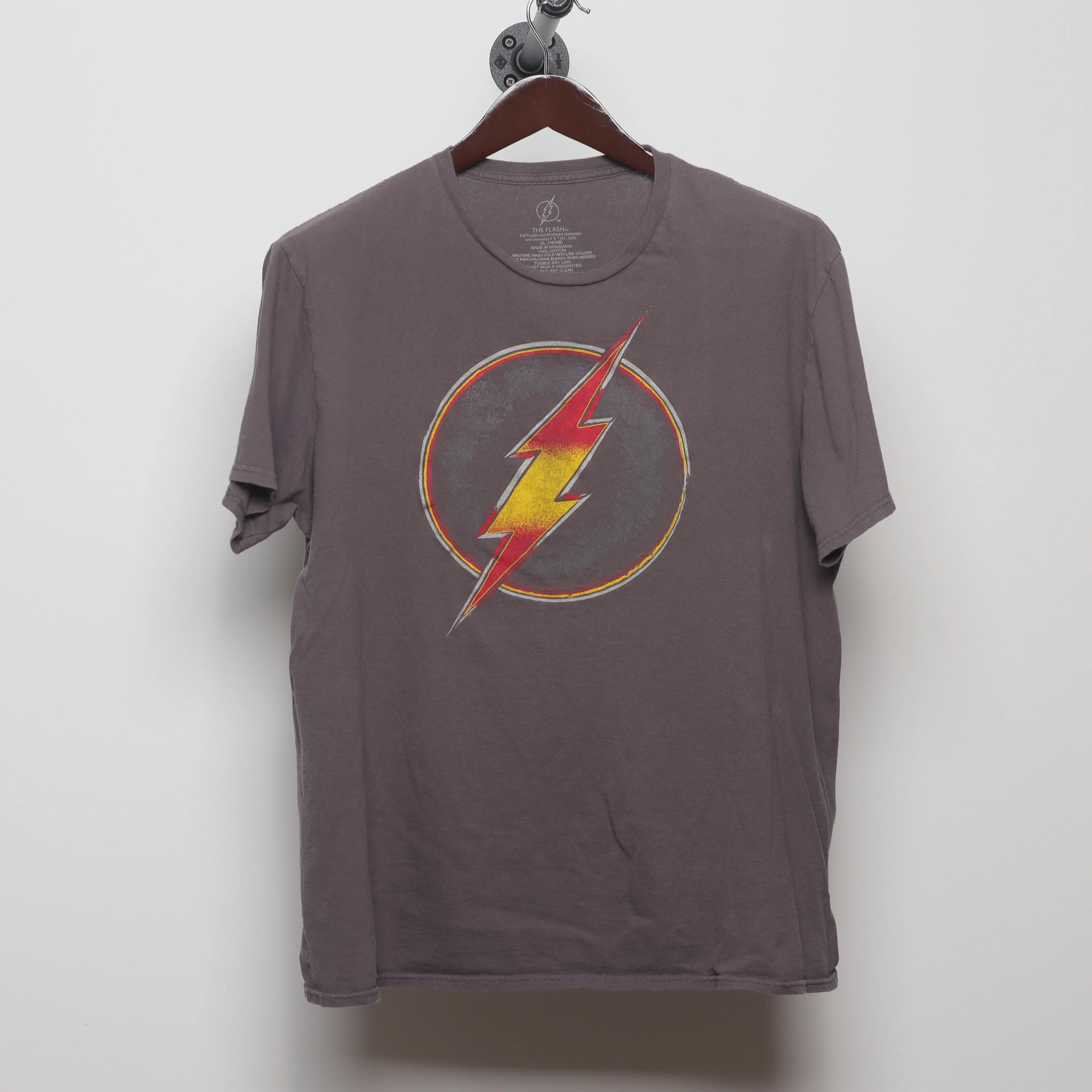 Front view of Vintage 2010s The Flash Distressed Logo T-Shirt L