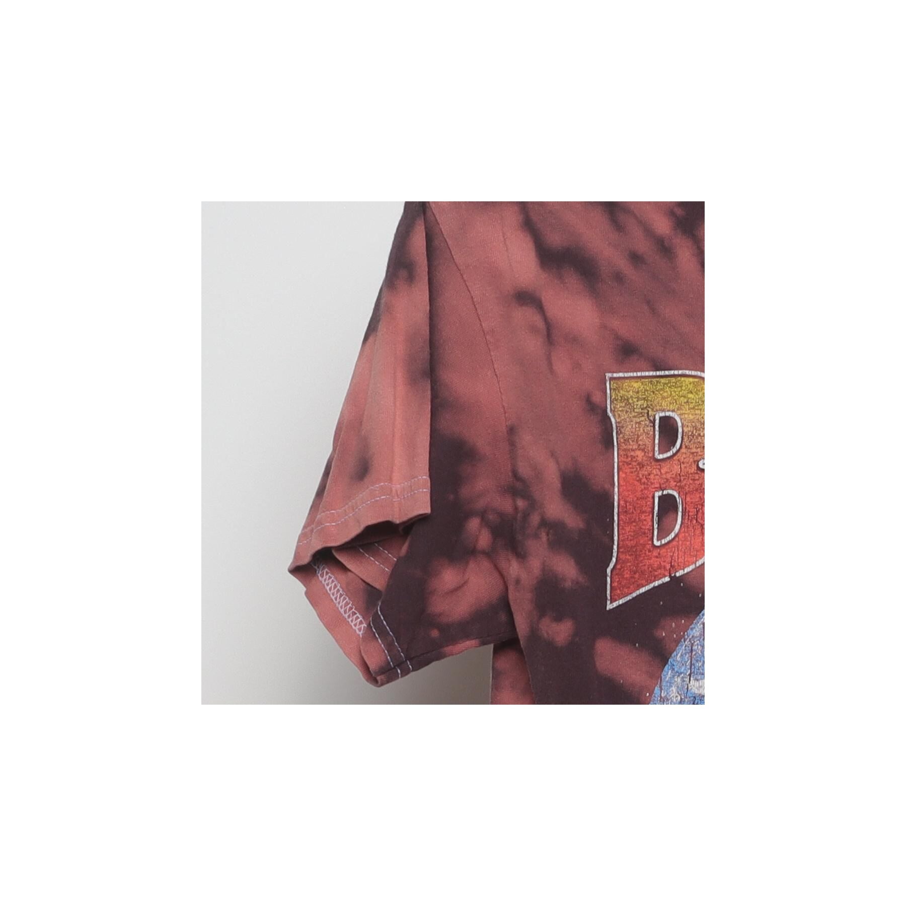 Close-up of the single stitch sleeve on the Vintage 2010s The Notorious B.I.G. "Biggie Smalls Globe" T-Shirt - M