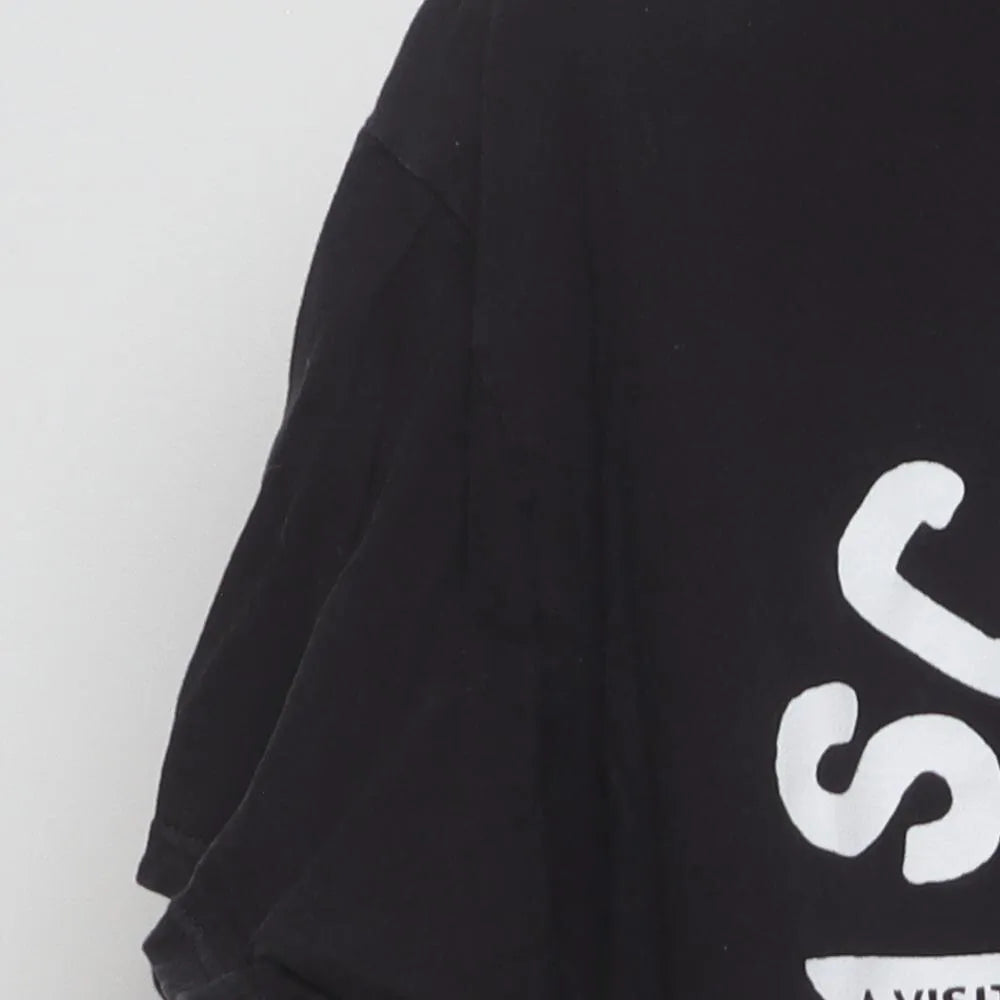 Close-up of the sleeve on the Vintage 2010s The Office "Schrute Farms" T-Shirt - XL