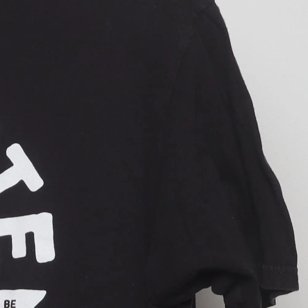 Close-up of the sleeve on the Vintage 2010s The Office "Schrute Farms" T-Shirt - XL