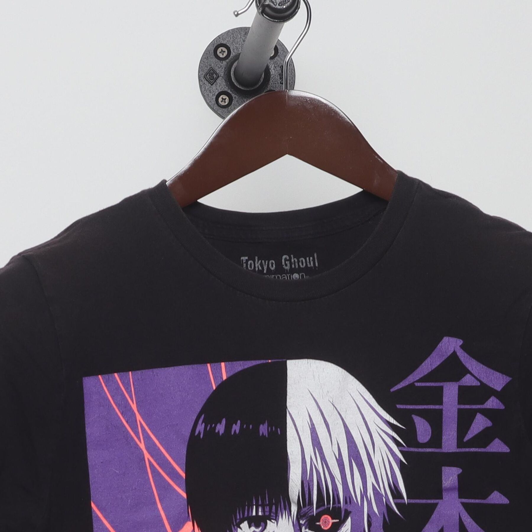Close-up of the collar and tag on the Vintage 2010s Tokyo Ghoul "Ken Kaneki Split" T-Shirt - S