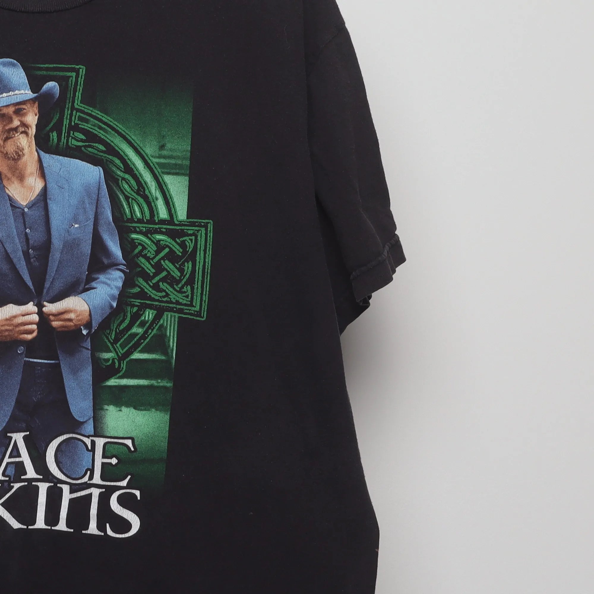 Close-up of the sleeve on the Vintage 2010s Trace Adkins Tour 2015 T-Shirt XL