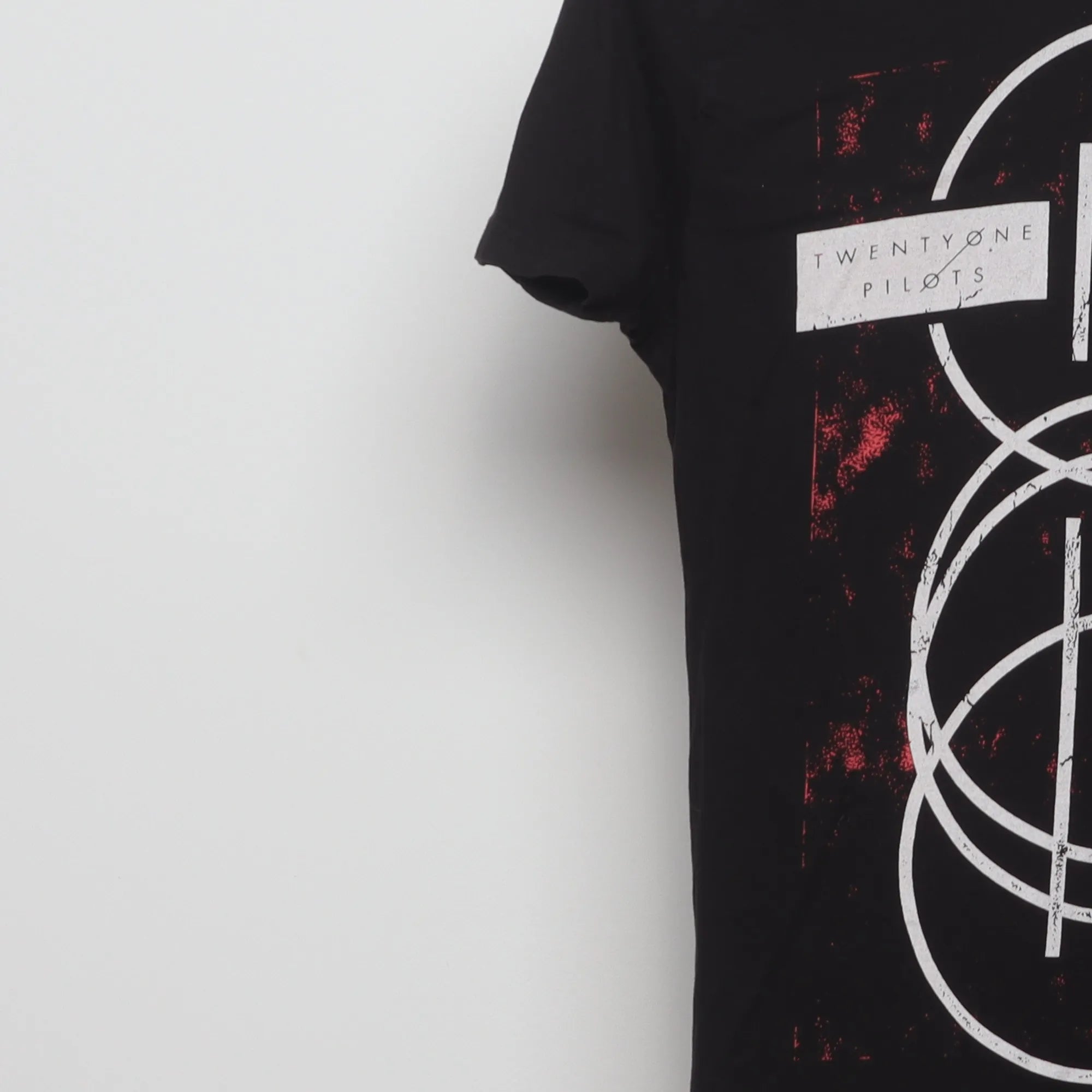 Close-up of the sleeve on the Vintage 2010s Twenty One Pilots Graphic Band Tee S