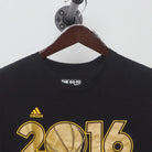Close-up of the collar and tag on the Vintage 2016 Cleveland Cavaliers "NBA Champions" T-Shirt - M