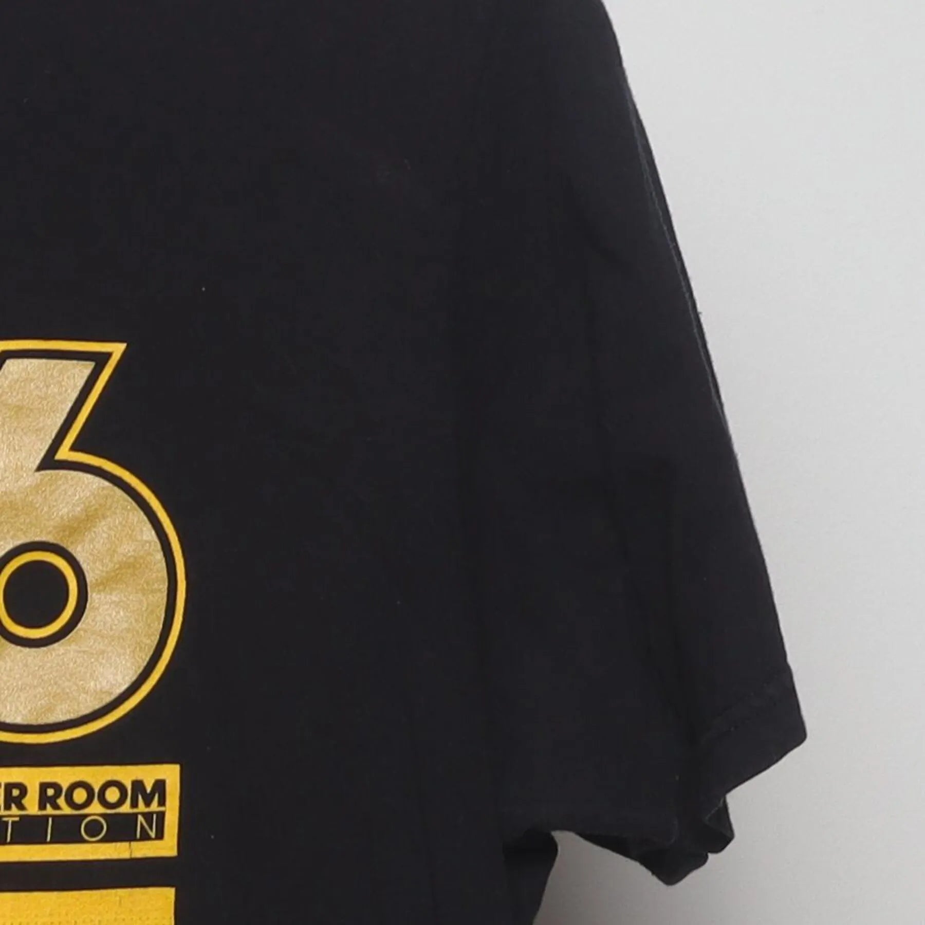 Close-up of the Right sleeve on the Vintage 2016 Cleveland Cavaliers "NBA Champions" T-Shirt - M