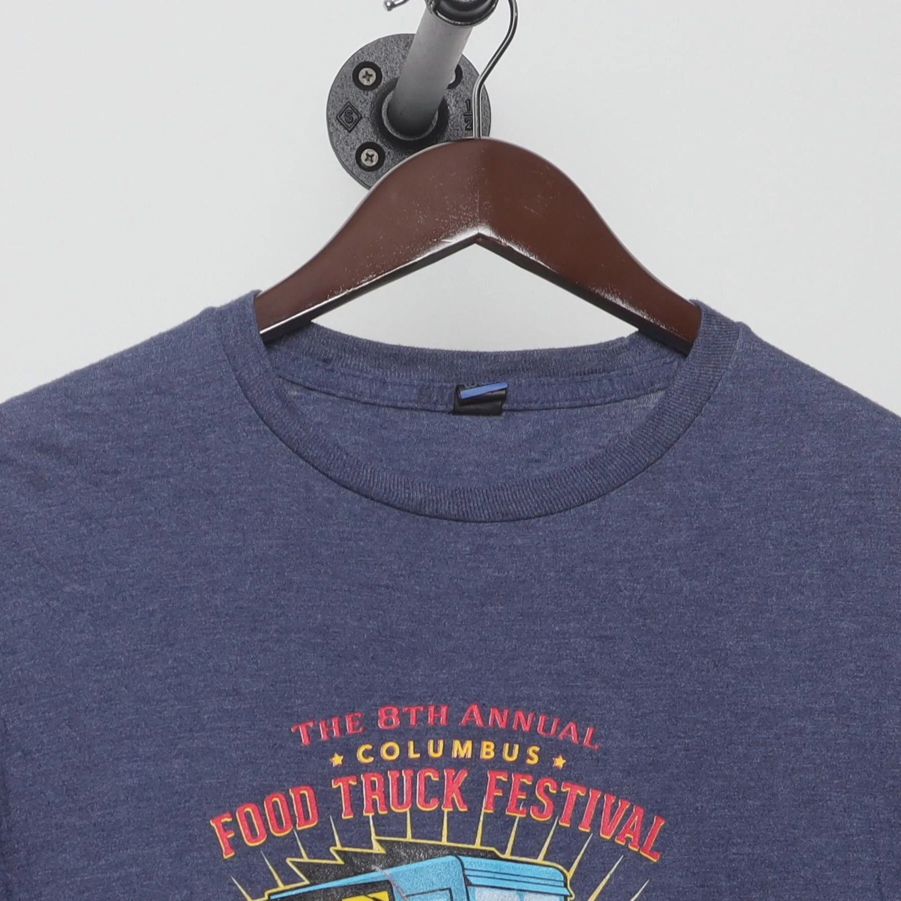 Close-up of the collar and tag on the Vintage 2018 Columbus Food Truck Festival T-Shirt - M
