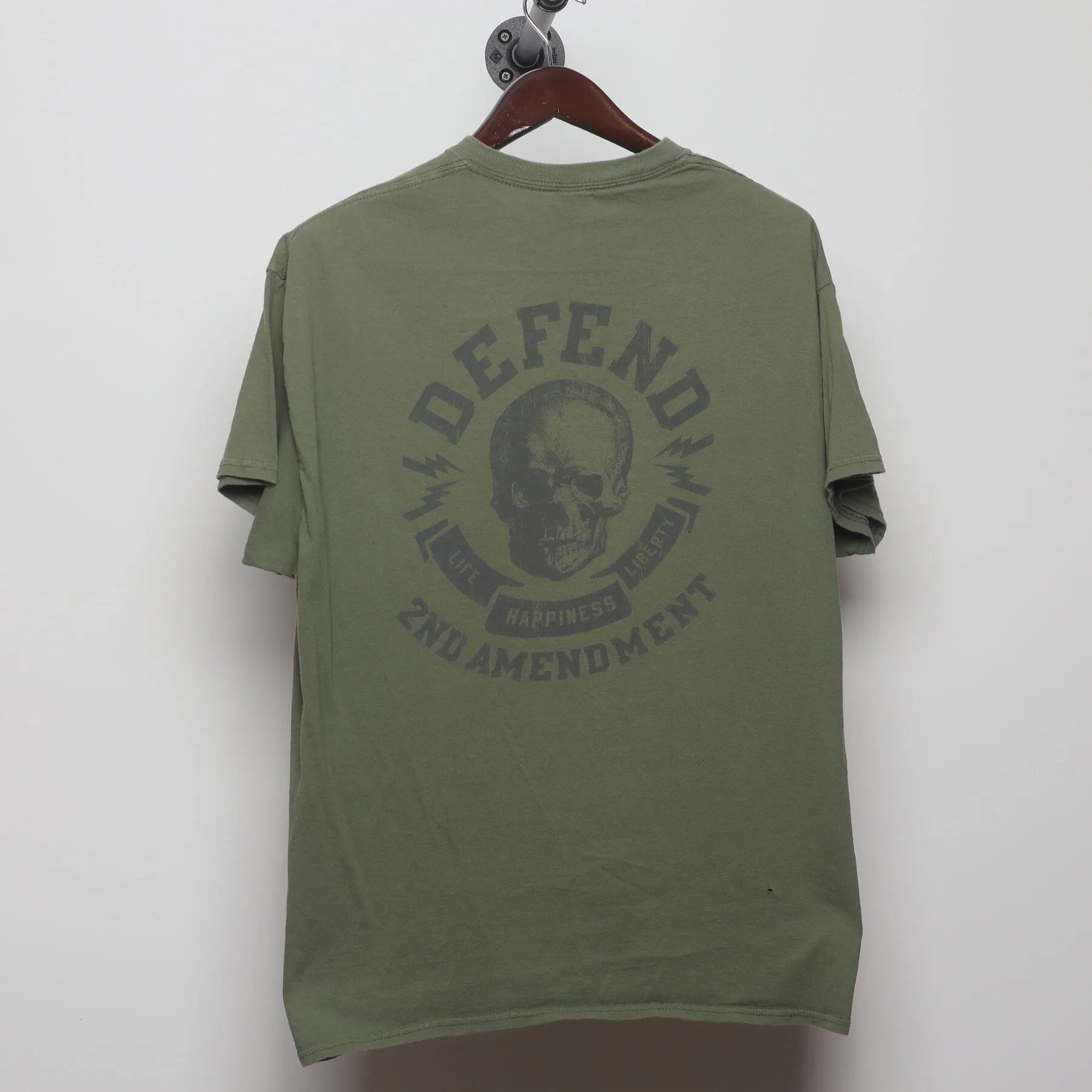 Back view of Vintage Y2K Gildan "Defend 2nd Amendment Skull" T-Shirt - L