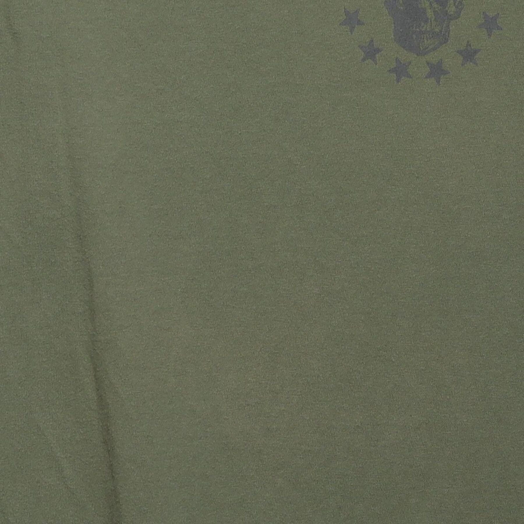 Close-up of the main graphic on the Vintage Y2K Gildan "Defend 2nd Amendment Skull" T-Shirt - L