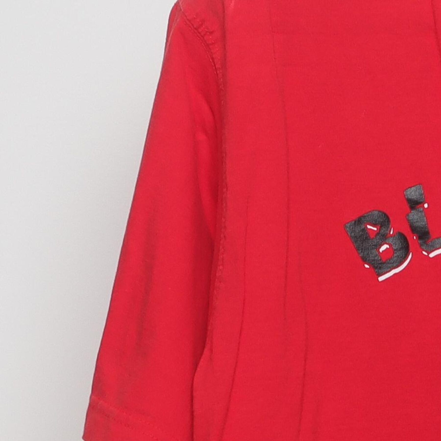 Close-up of the Left sleeve on the Vintage 1990s Chicago Blackhawks "Team Logo" T-Shirt - M