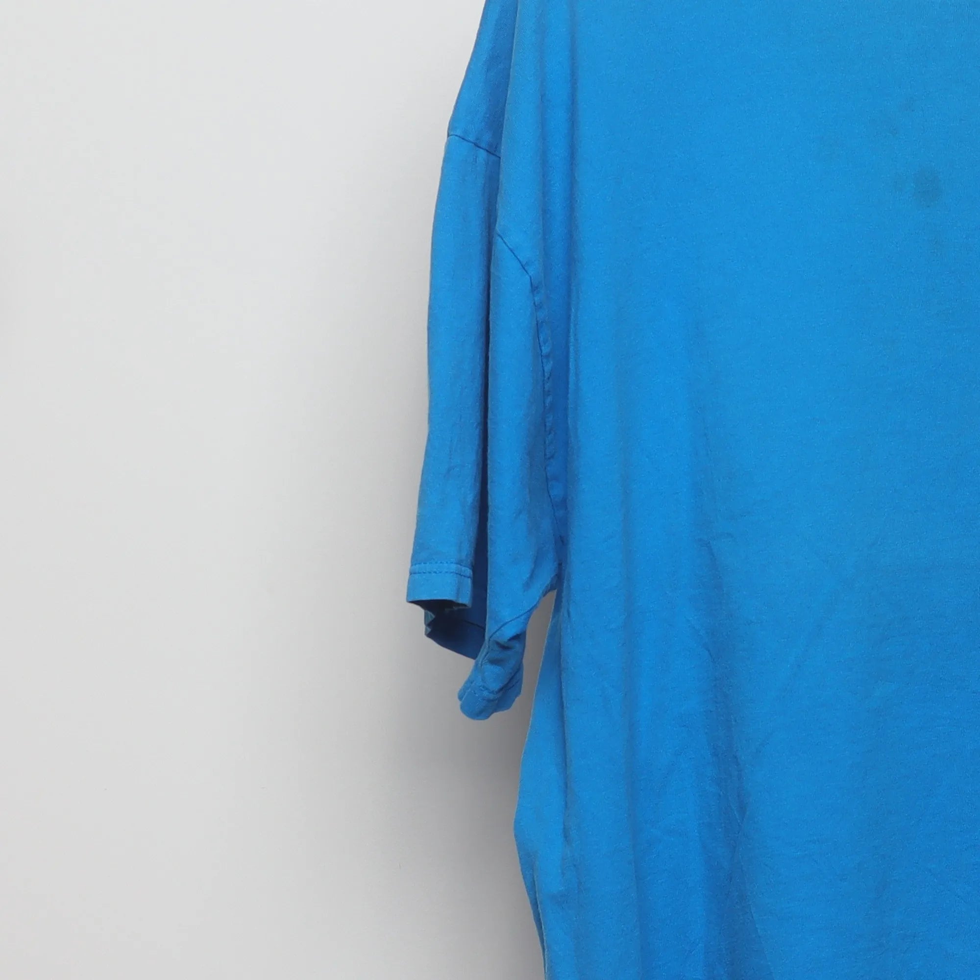 Close-up of the sleeve on the Vintage 90s Disney MGM Studios Back Graphic Tee XL