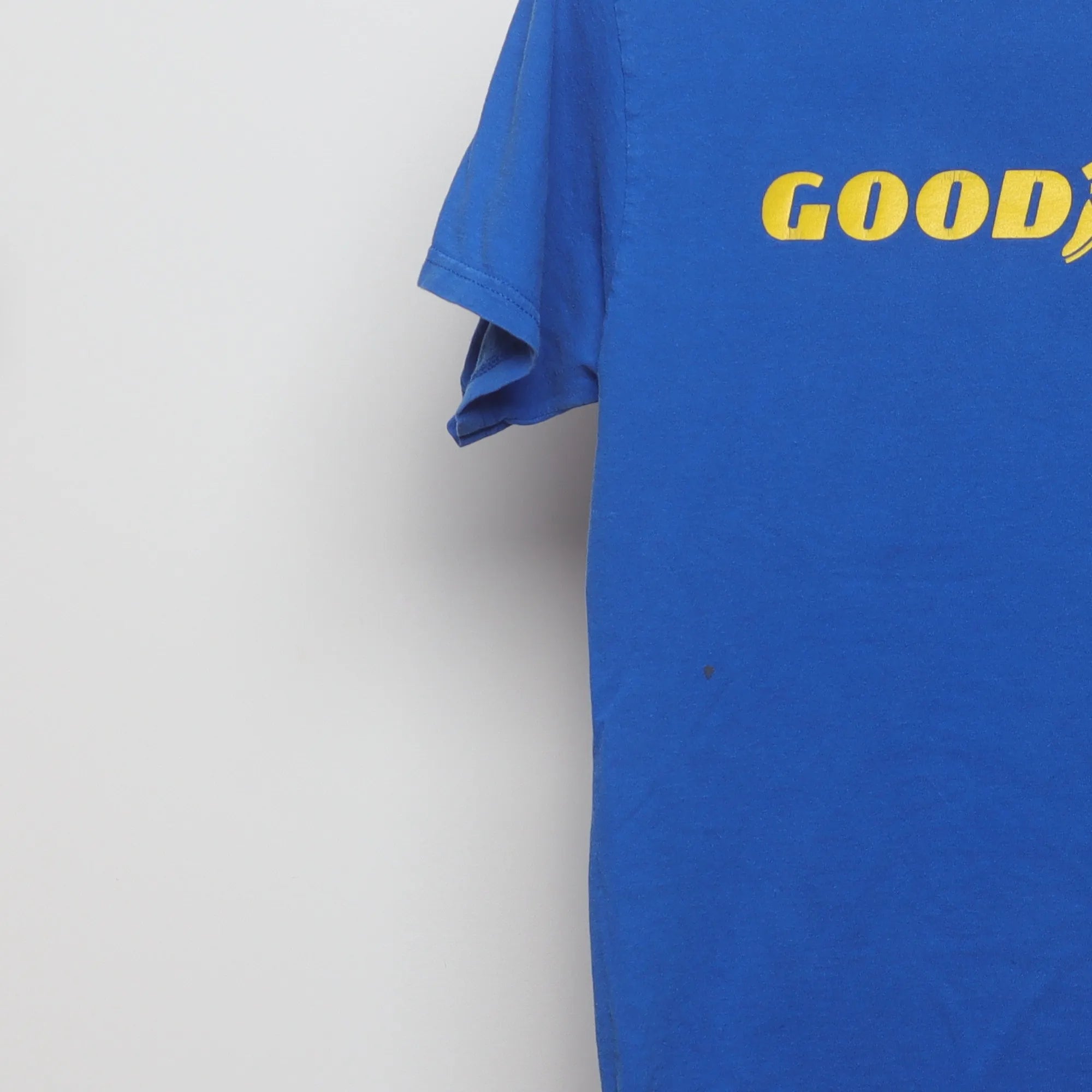 Close-up of the sleeve on the Vintage 90s Goodyear Winged Foot Logo T-Shirt S