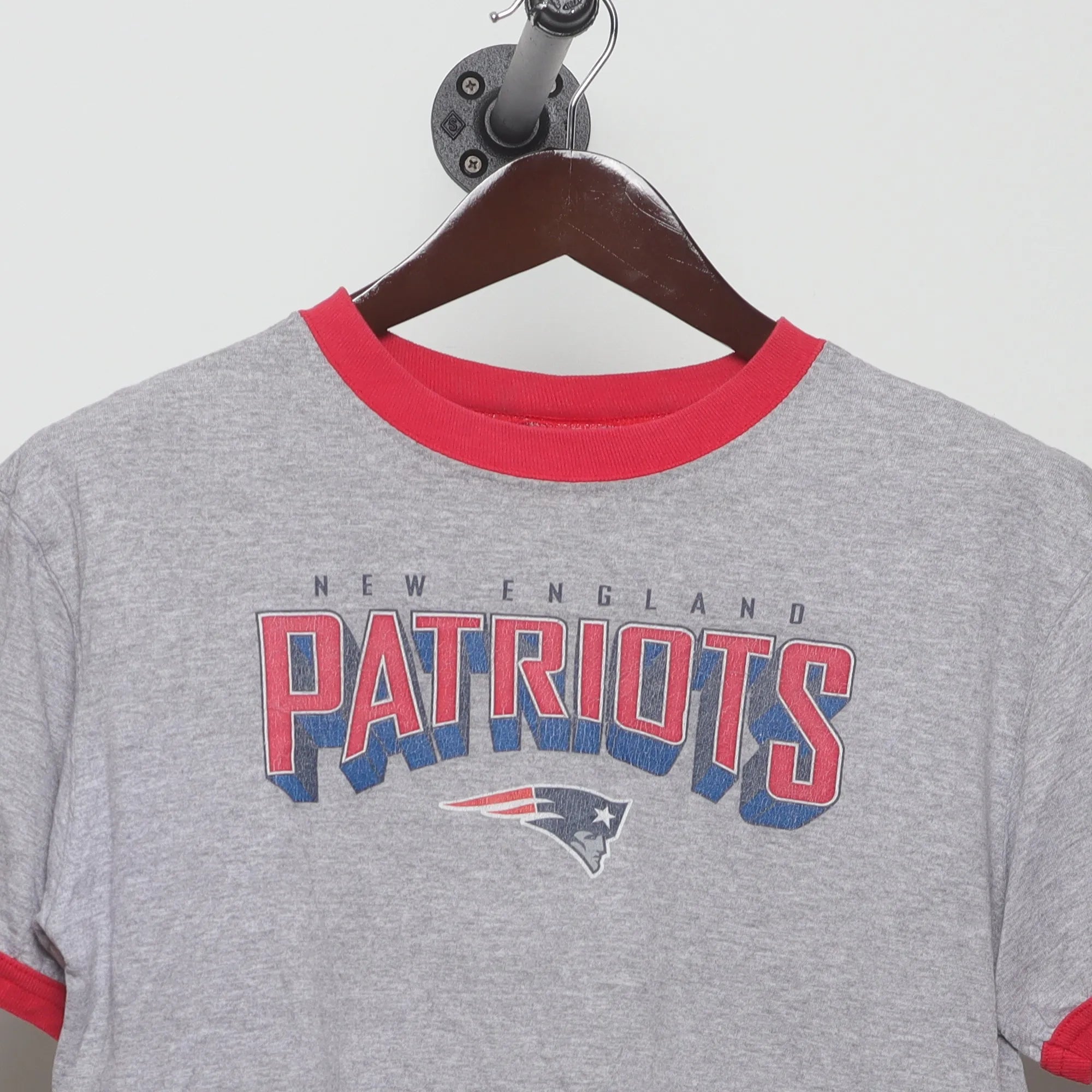 Close-up of the collar and tag on the Vintage 90s New England Patriots Ringer T-Shirt M