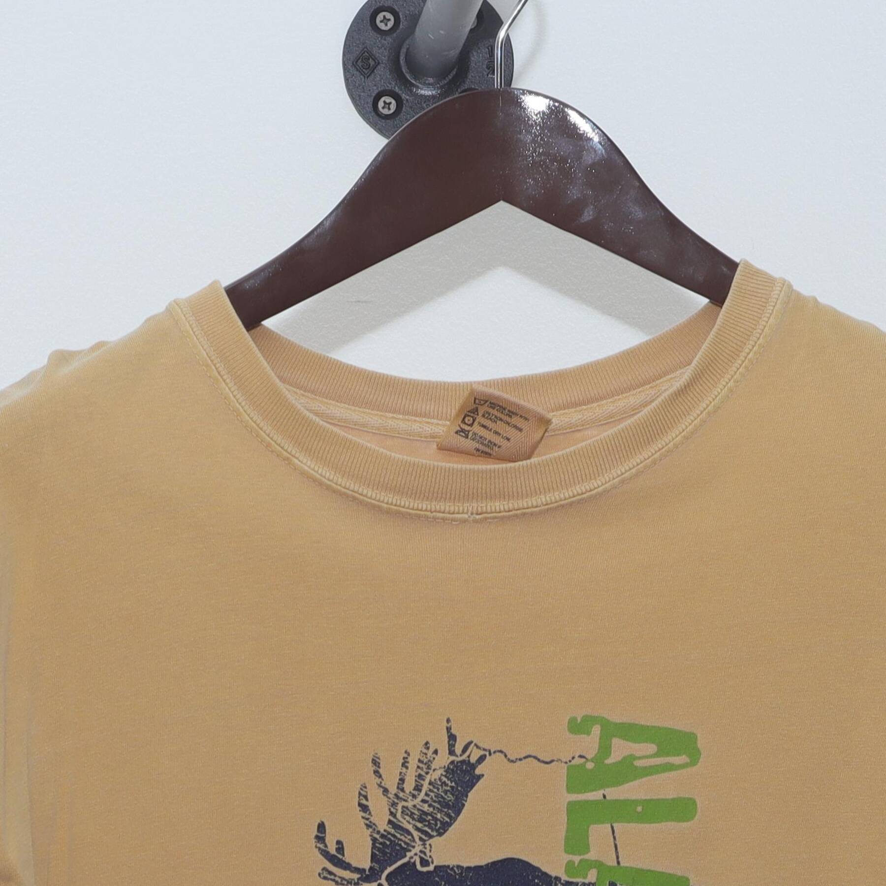 Close-up of the collar and tag on the Vintage Y2K Comfort Colors "Alaska Moose" T-Shirt - XL