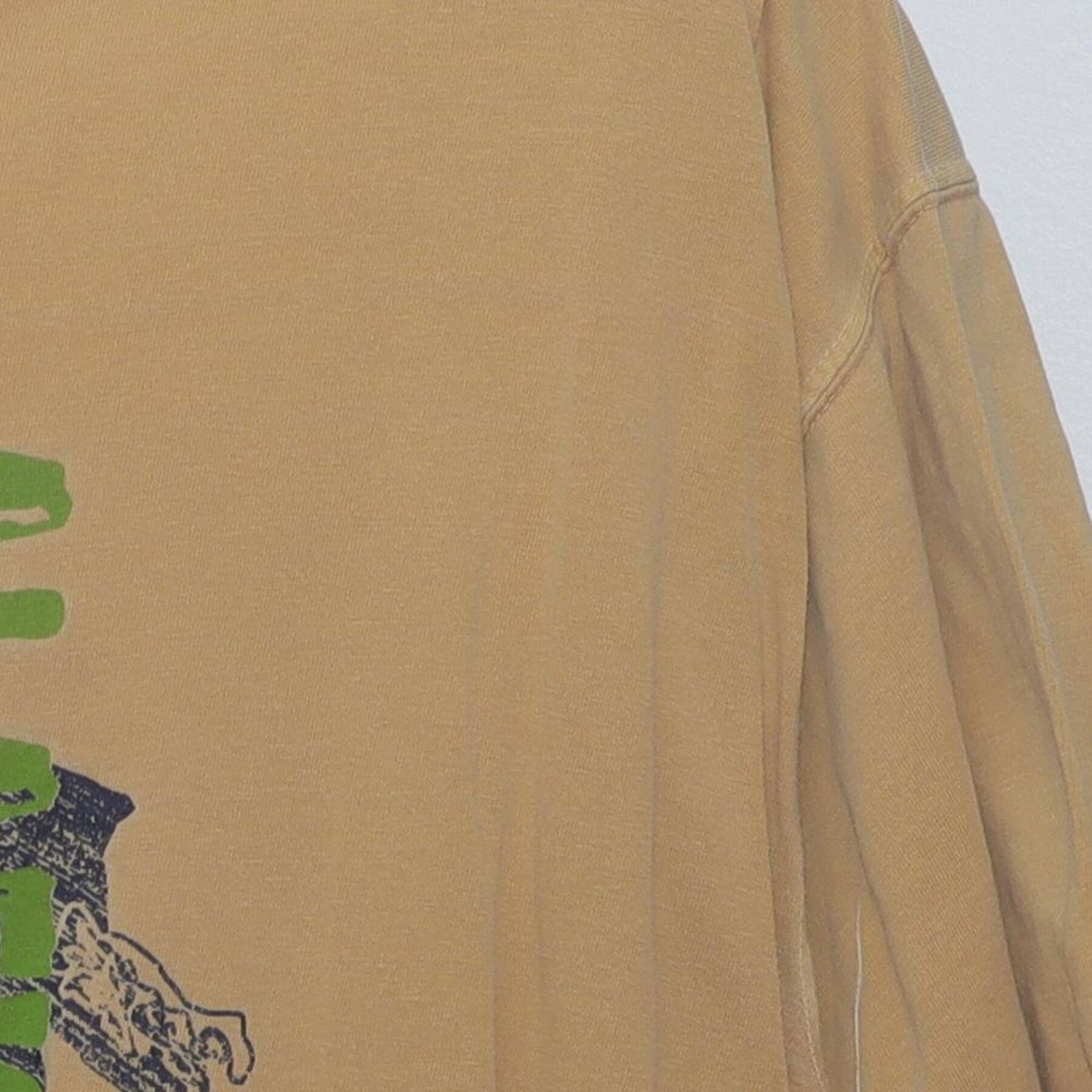 Close-up of the Right sleeve on the Vintage Y2K Comfort Colors "Alaska Moose" T-Shirt - XL