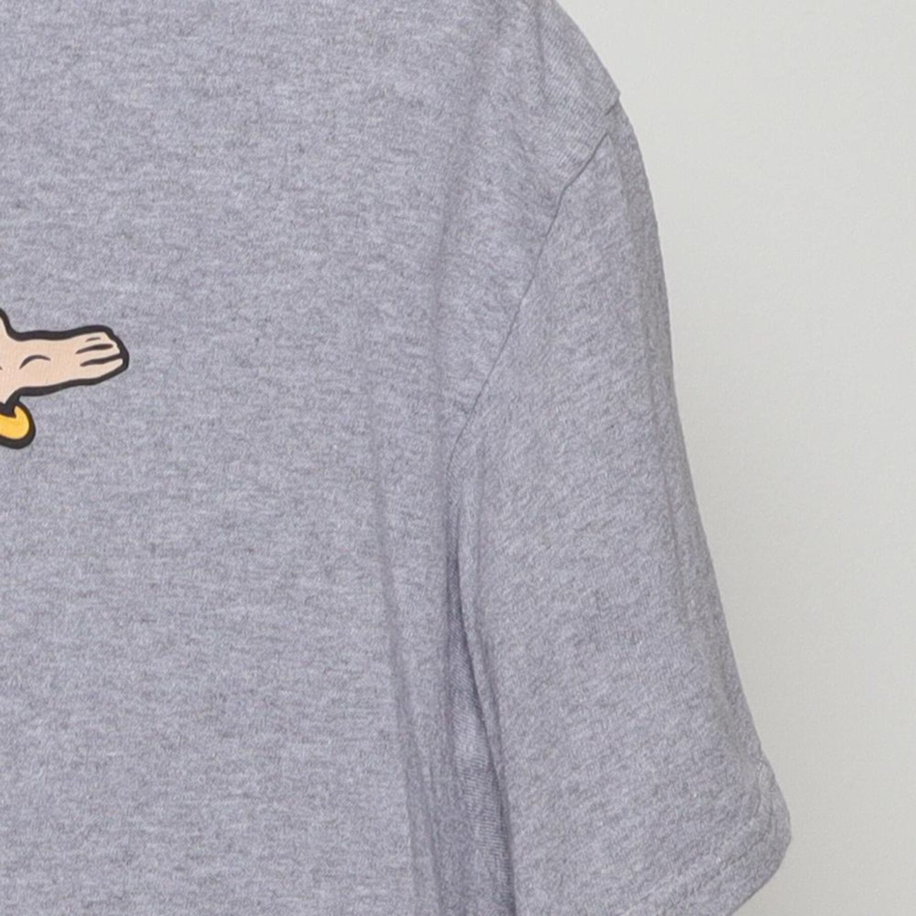 Close-up of the Right sleeve on the Vintage Y2K Betty Boop "Classic Pose" T-Shirt - M