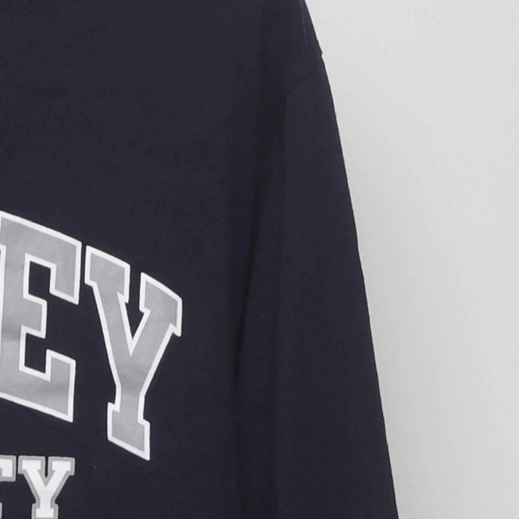 Close-up of the Right sleeve on the Vintage Y2K Champion "Bentley University" T-Shirt - S