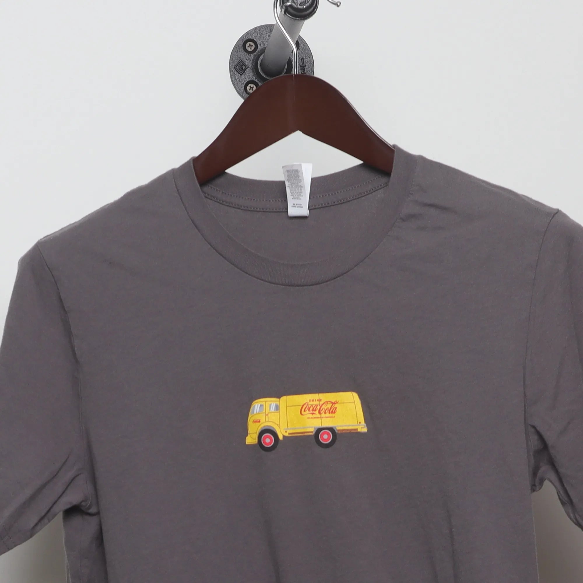Close-up of the collar and tag on the Vintage Coca-Cola Delivery Truck Graphic T-Shirt L