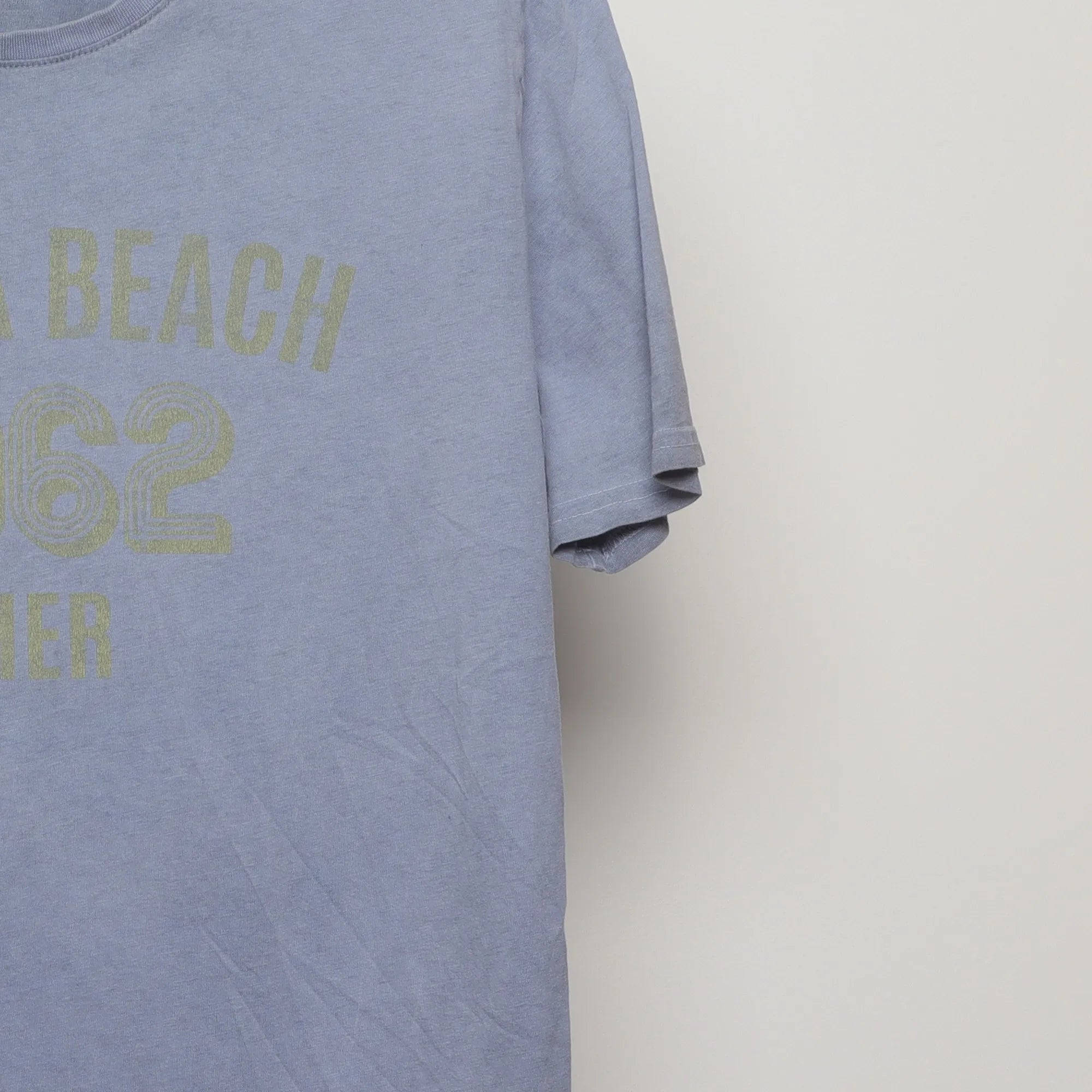 Close-up of the sleeve on the Vintage Cocoa Beach Pier 1962 Faded T-Shirt M