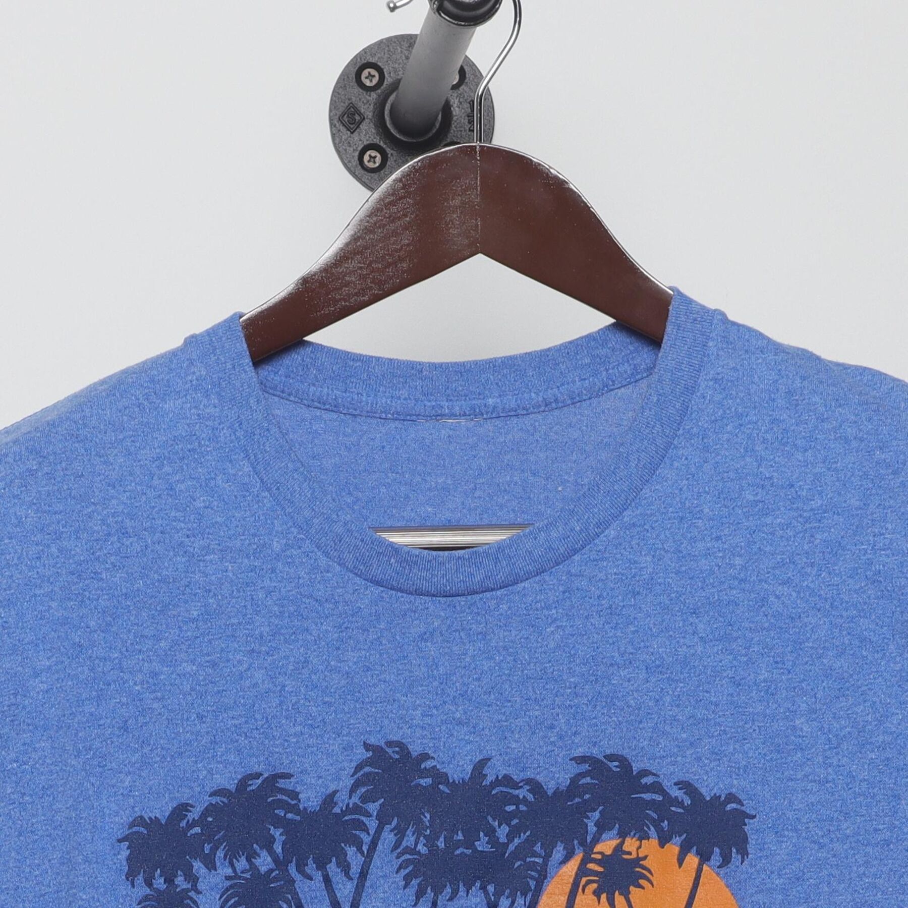Close-up of the collar and tag on the Vintage Y2K Cozumel Mexico "Sunset Palm Trees" T-Shirt - M