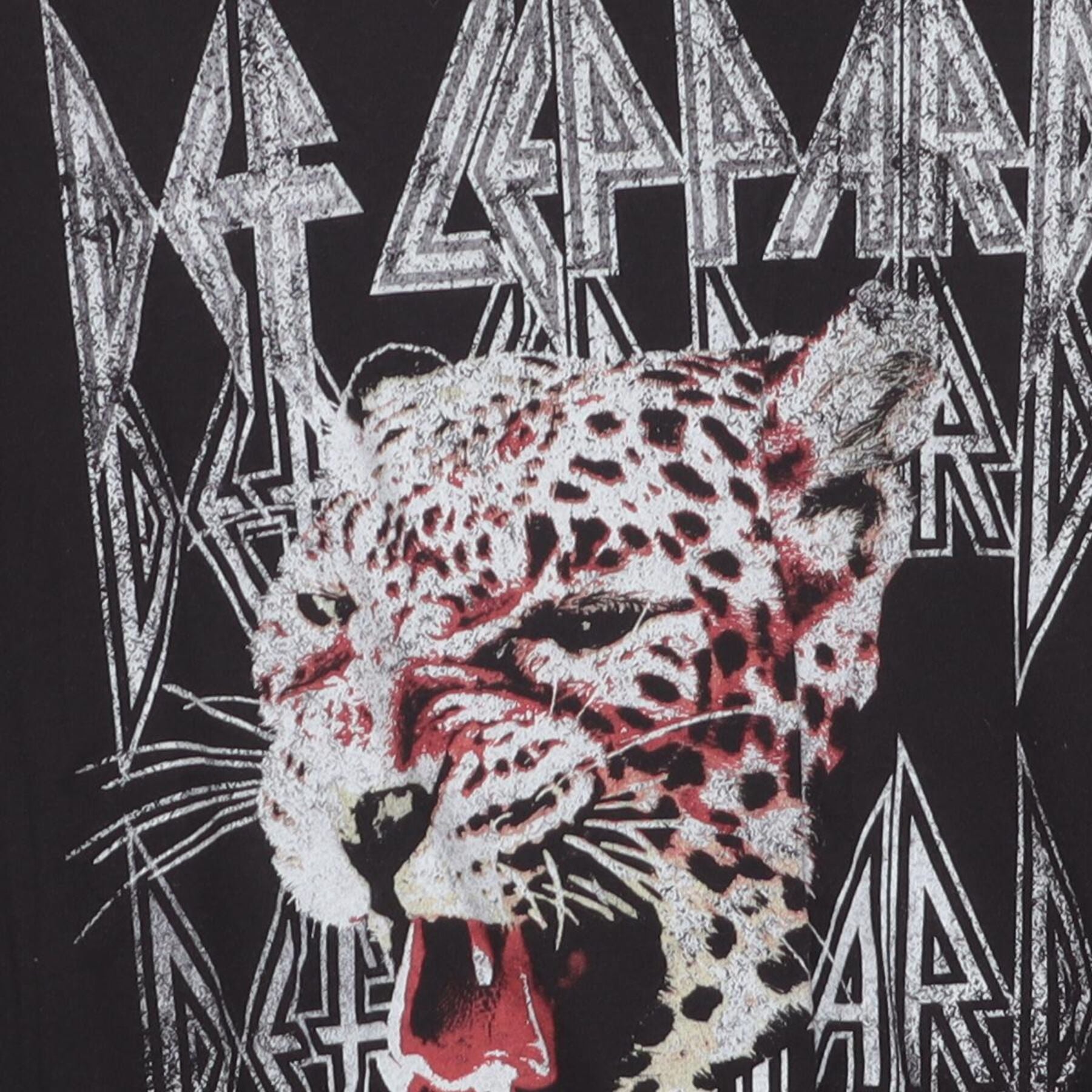 Close-up of the main graphic on the Vintage Y2K Def Leppard "Leopard Graphic" T-Shirt - S