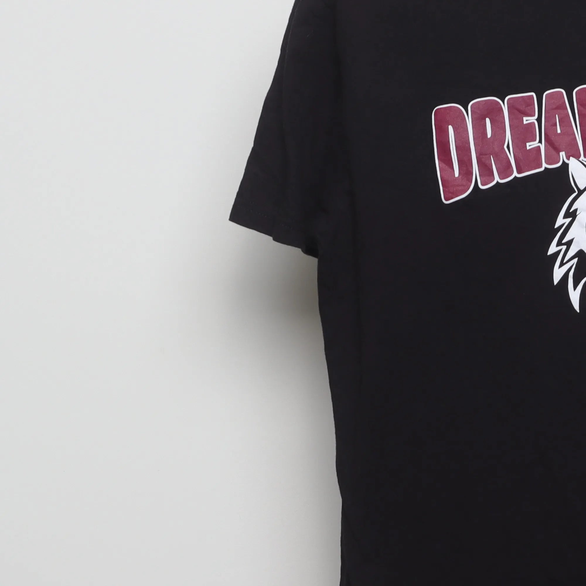 Close-up of the sleeve on the Vintage Dream Team Wolf Graphic T-Shirt L