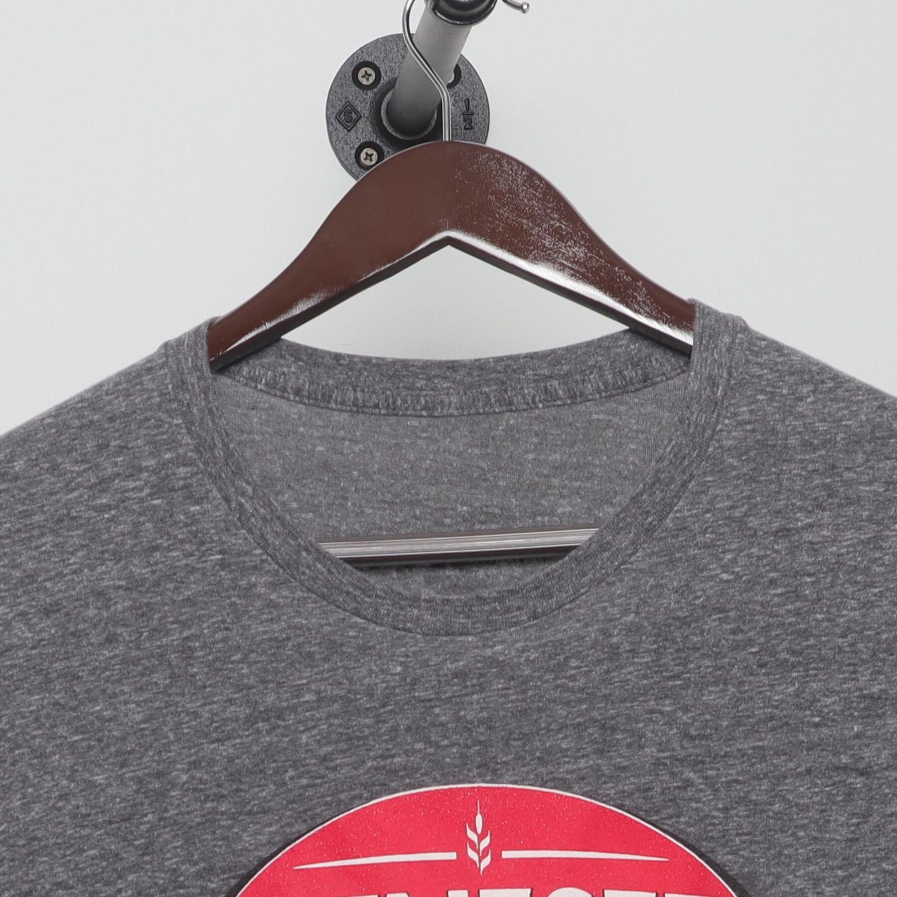 Close-up of the collar and tag on the Vintage Y2K Genesee Beer "Classic Logo" T-Shirt - L