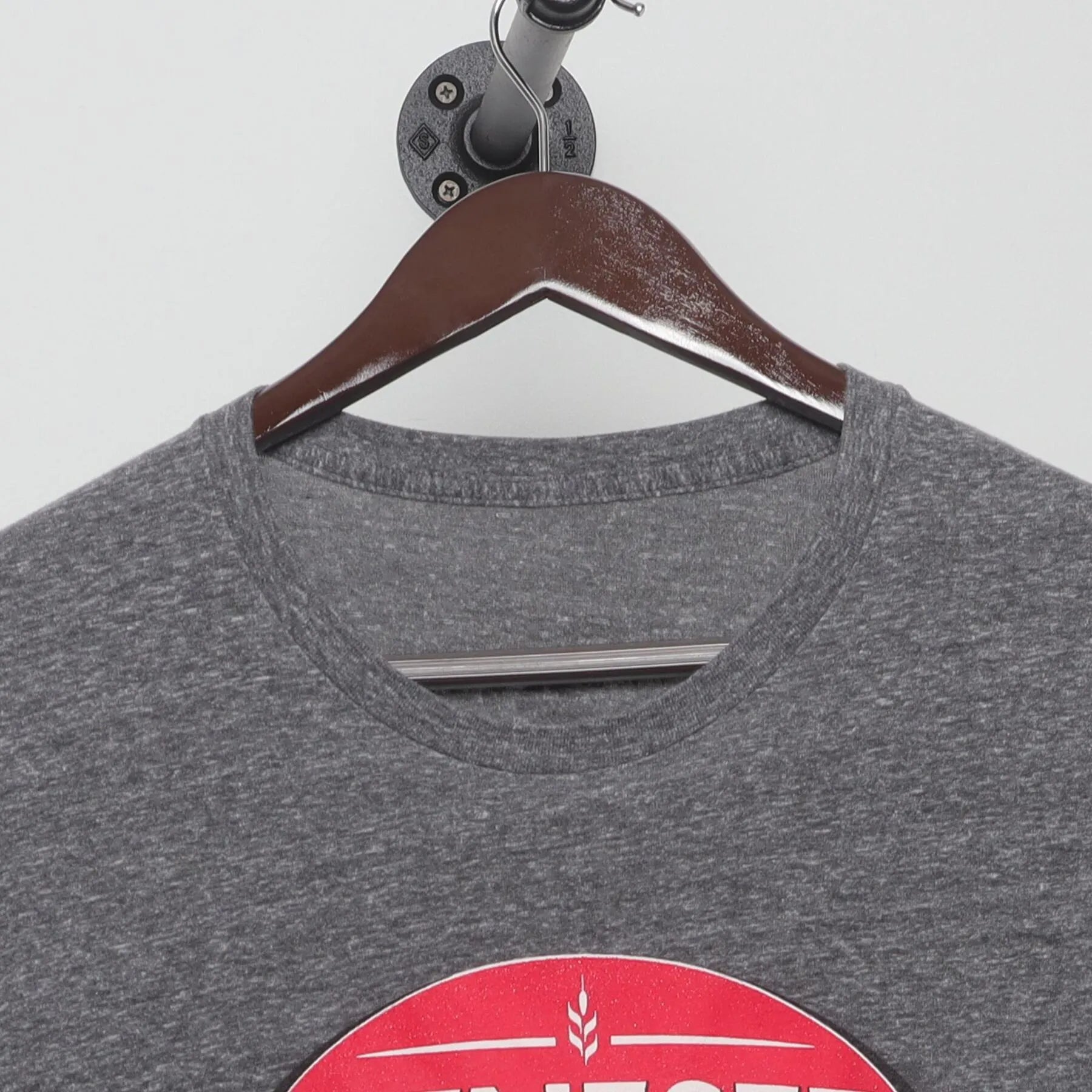 Close-up of the collar and tag on the Vintage Y2K Genesee Beer "Classic Logo" T-Shirt - L