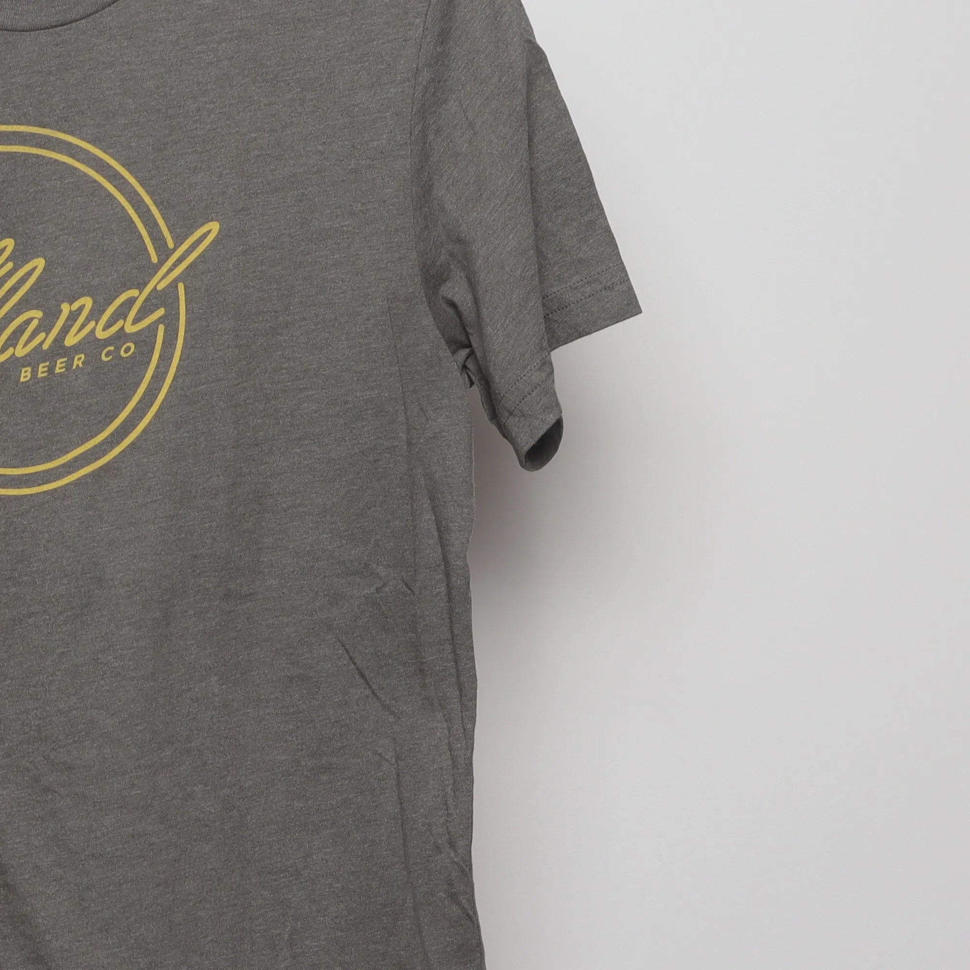 Close-up of the sleeve on the Vintage Goose Island Beer Co. Graphic T-Shirt M