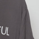 Close-up of the Right sleeve on the Vintage Y2K Slogan "I'm Delightful" T-Shirt - XL