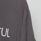 Close-up of the Right sleeve on the Vintage Y2K Slogan "I'm Delightful" T-Shirt - XL
