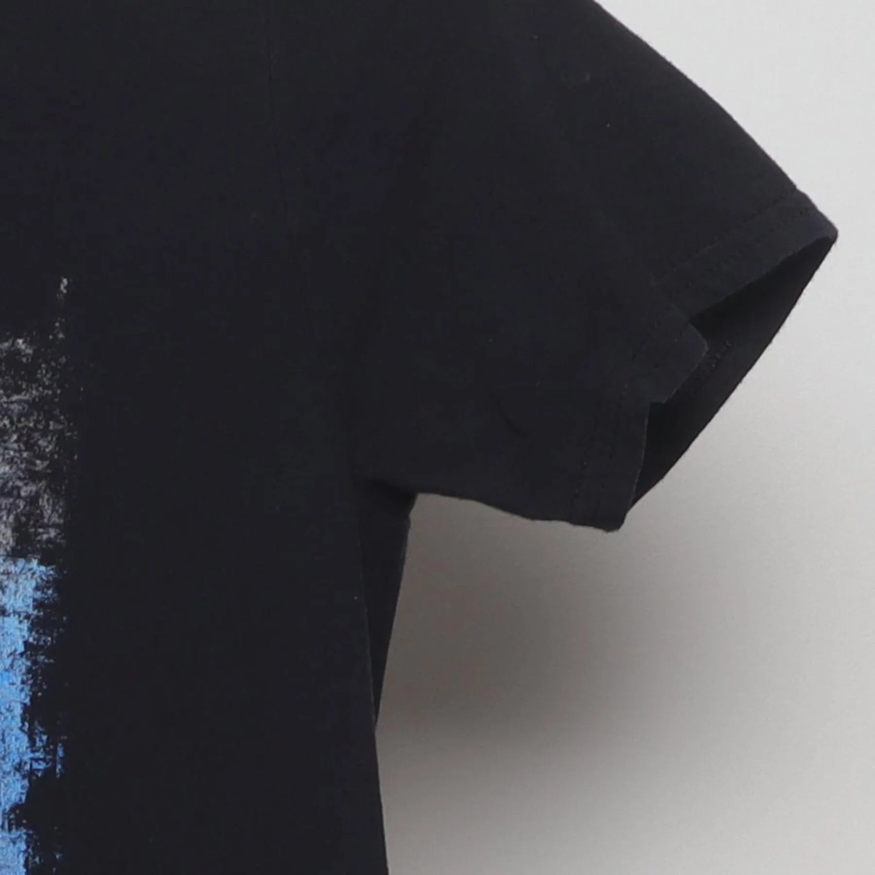 Close-up of the Right sleeve on the Vintage 2010s Keith Urban "Graffiti U" T-Shirt - XS