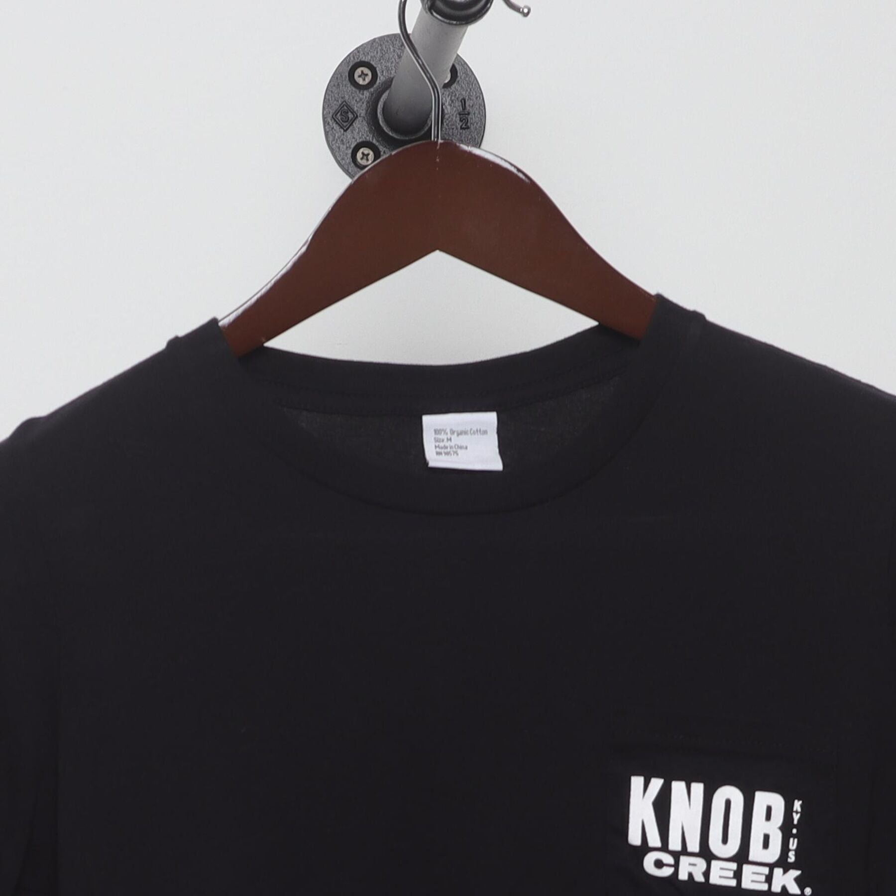 Close-up of the collar and tag on the Vintage Y2K Knob Creek "Every Bit Earned" T-Shirt - XS