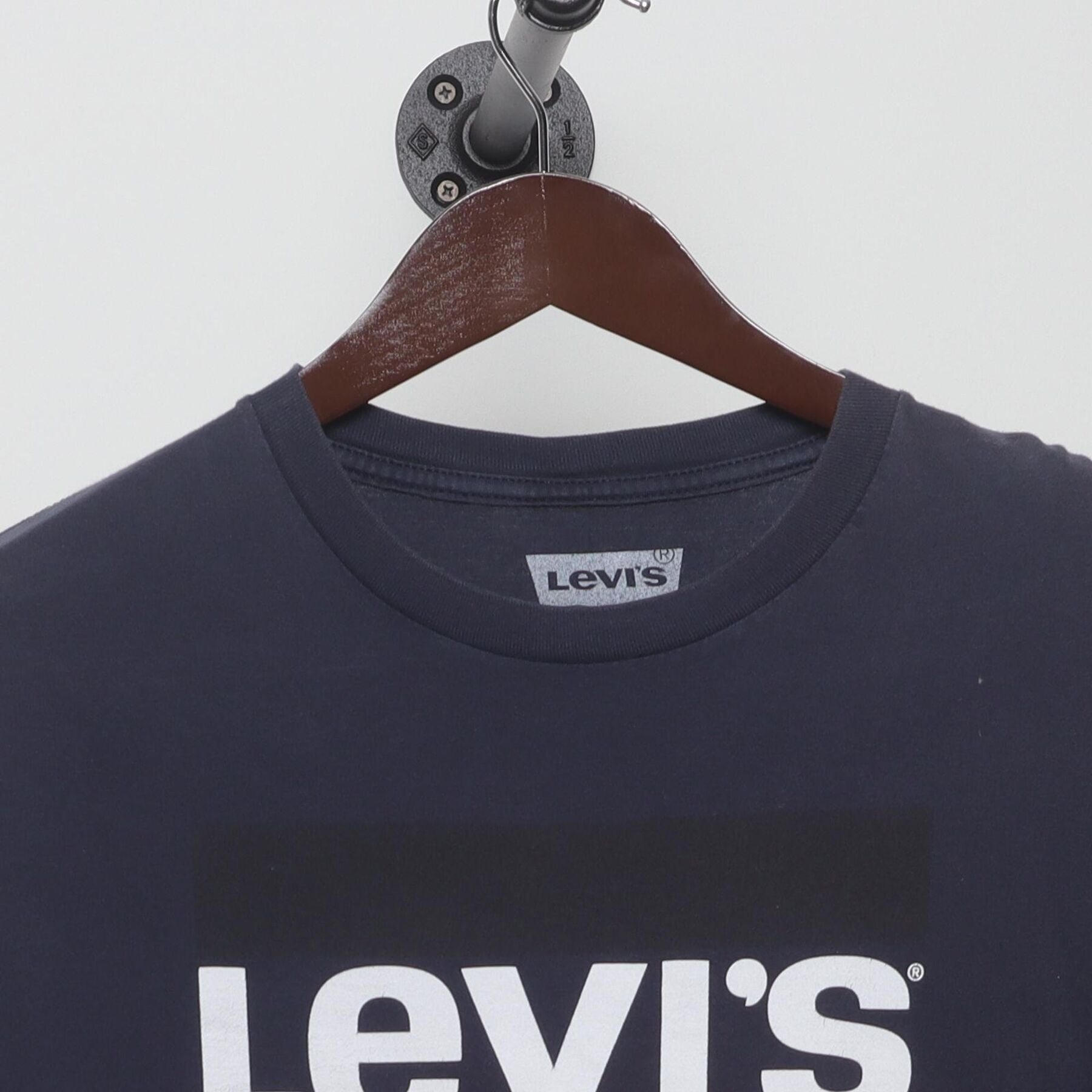 Close-up of the collar and tag on the Vintage Y2K Levi's "Block Logo" T-Shirt - M