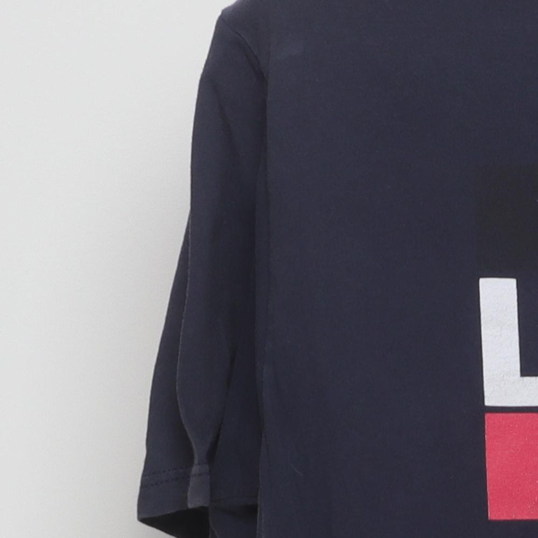 Close-up of the Left sleeve on the Vintage Y2K Levi's "Block Logo" T-Shirt - M