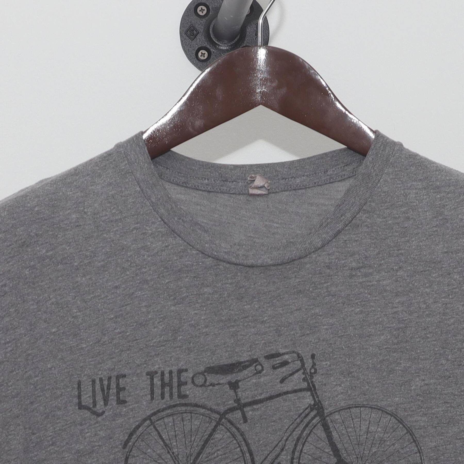 Close-up of the collar and tag on the Vintage Y2K Live The Adventure "Bicycle Graphic" T-Shirt - M