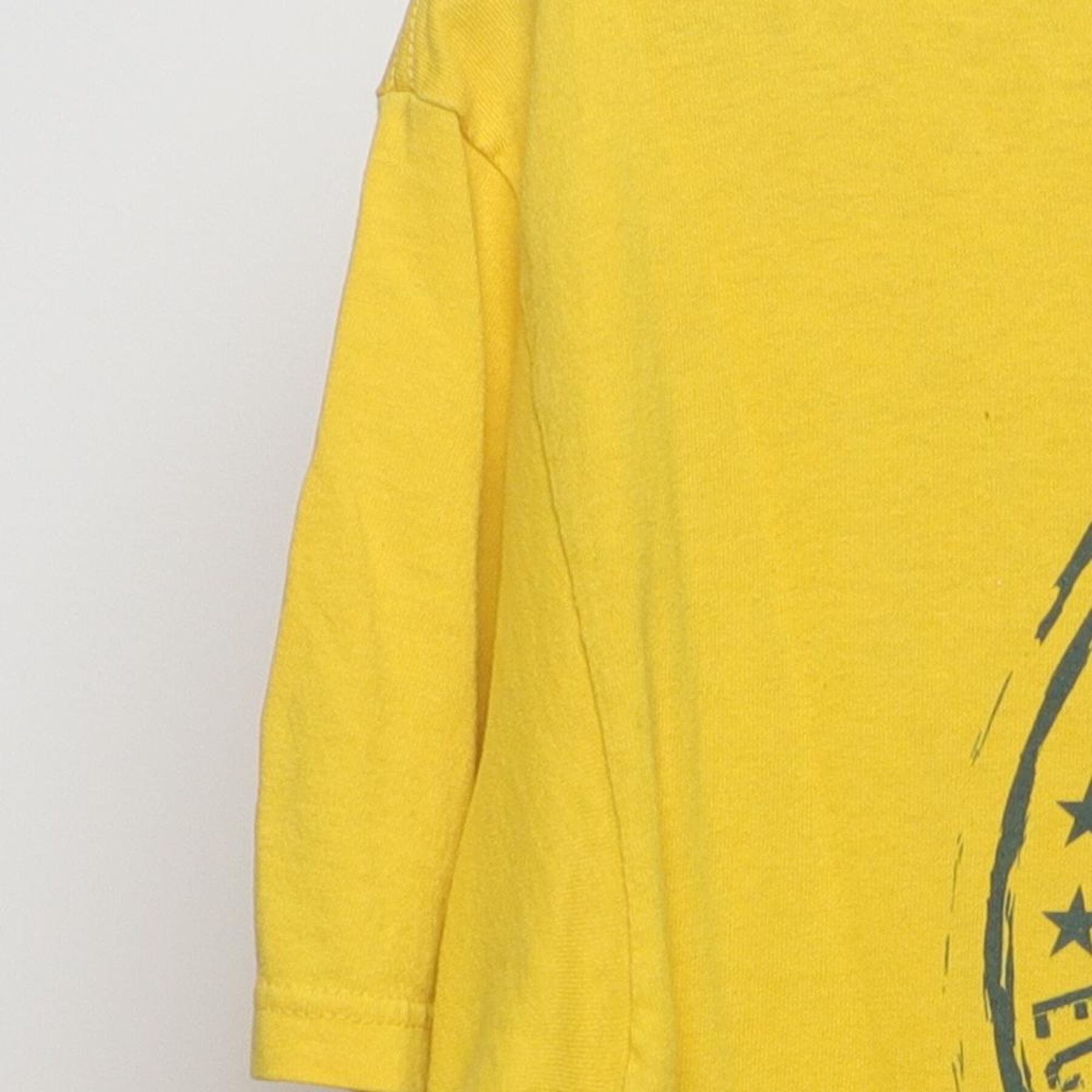 Close-up of the Left sleeve on the Vintage Y2K Loggerhead Marinelife Center "Sea Turtle Habitat" T-Shirt - M