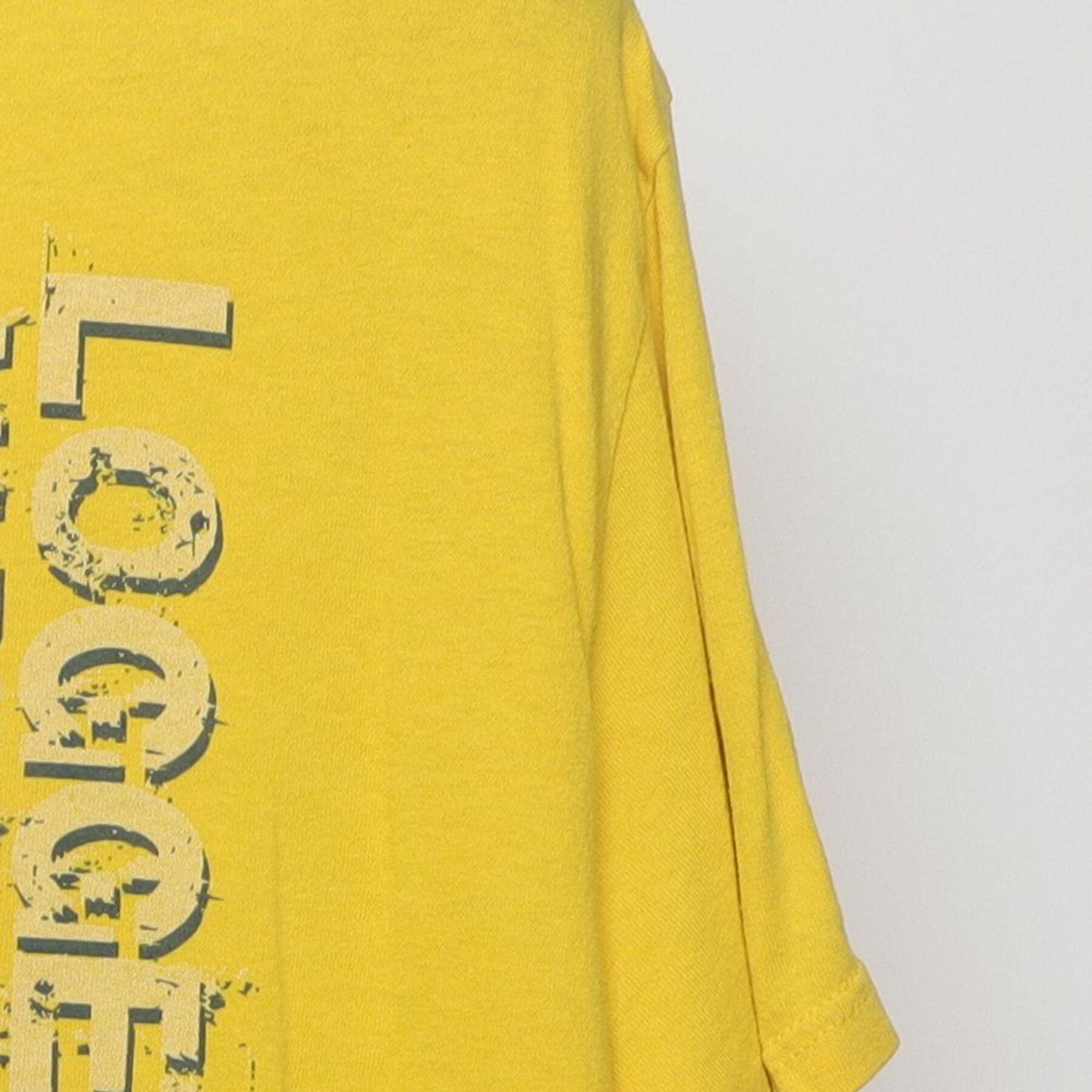 Close-up of the Right sleeve on the Vintage Y2K Loggerhead Marinelife Center "Sea Turtle Habitat" T-Shirt - M