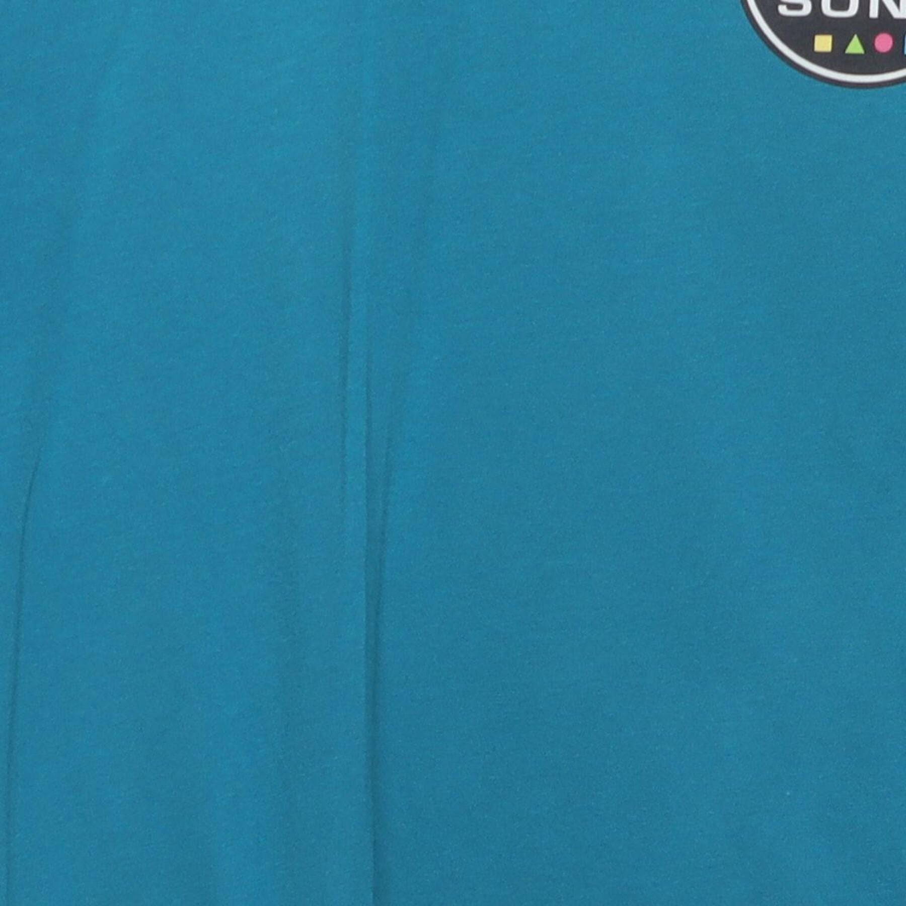 Close-up of the main graphic on the Vintage Y2K Maui and Sons "Shark Logo" T-Shirt - M