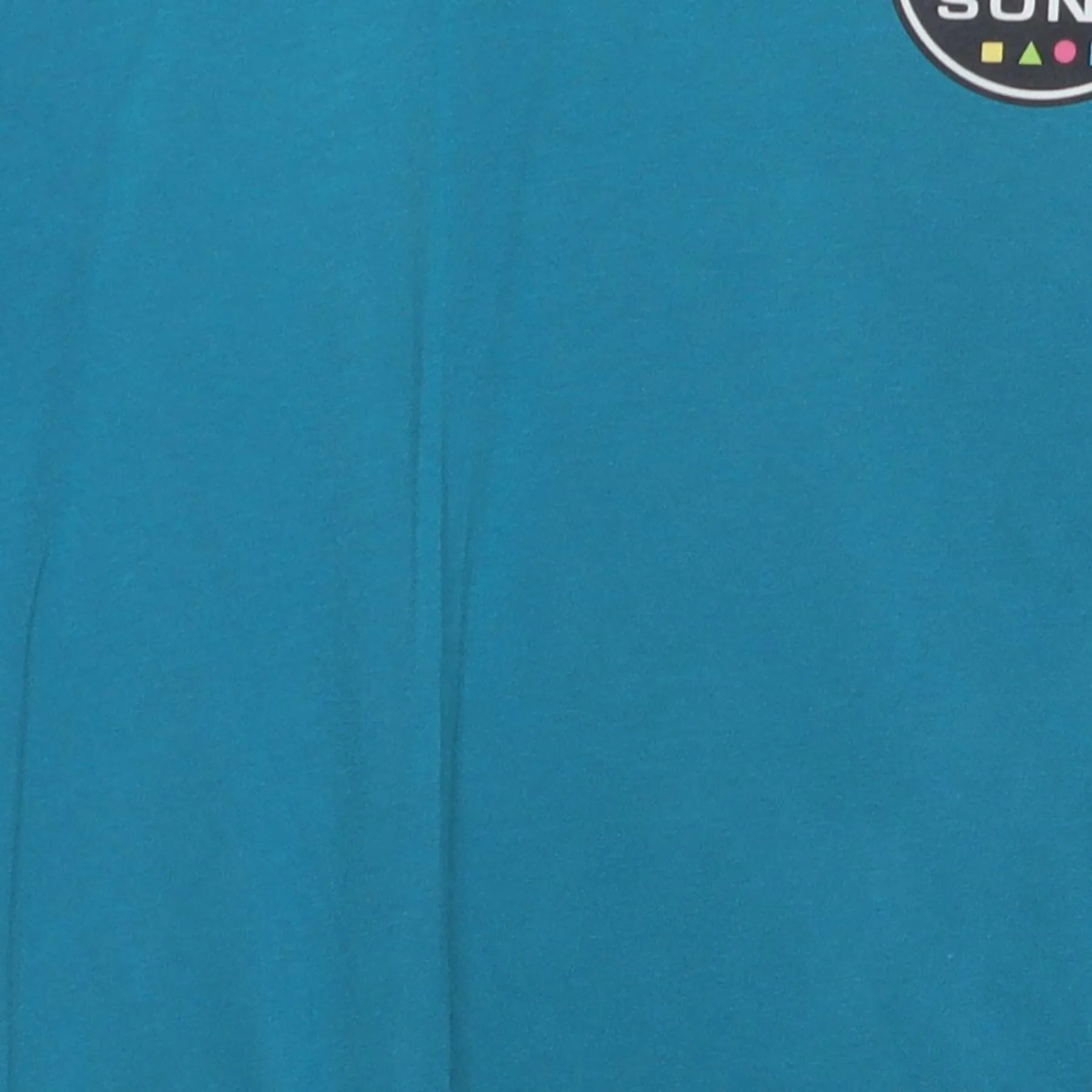 Close-up of the main graphic on the Vintage Y2K Maui and Sons "Shark Logo" T-Shirt - M