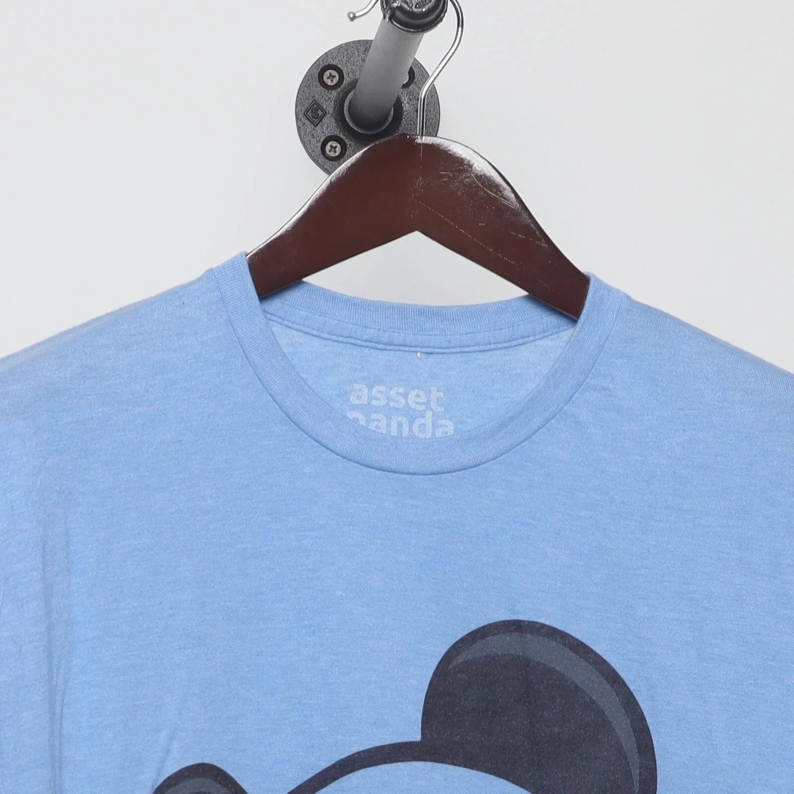 Close-up of the collar and tag on the Vintage Modern Asset Panda "Panda Logo" T-Shirt - L