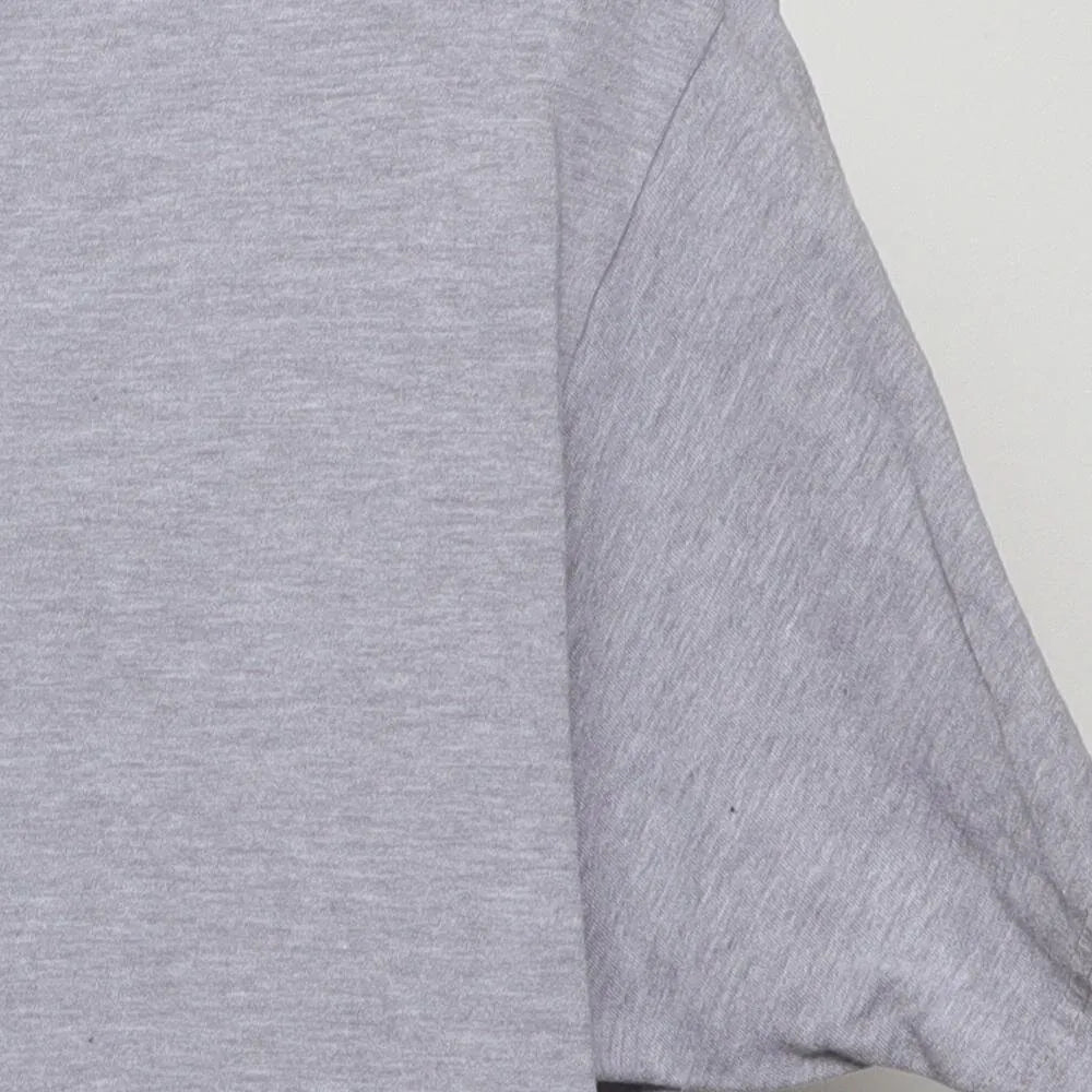 Close-up of the sleeve on the Vintage Modern Buc-ee's "Never Eat Bayou Self" T-Shirt - XL