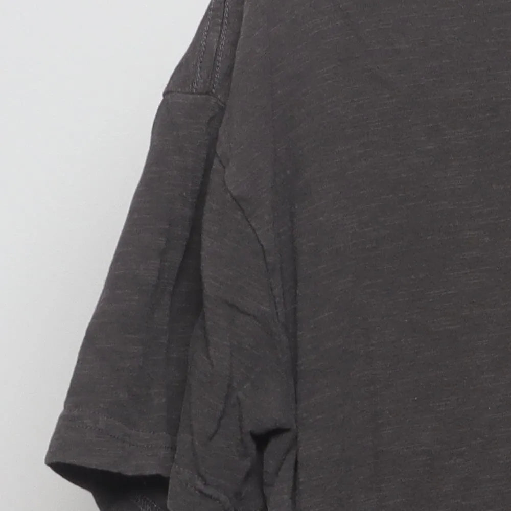 Close-up of the sleeve on the Vintage Modern Caesars "Roman Helmet" T-Shirt - L