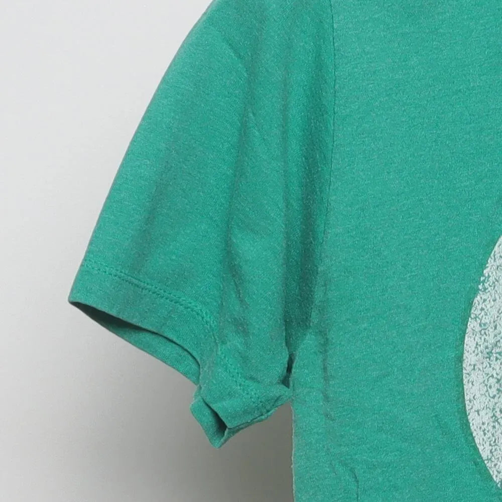 Close-up of the sleeve on the Vintage Modern DC Comics "Green Lantern Logo" T-Shirt - S