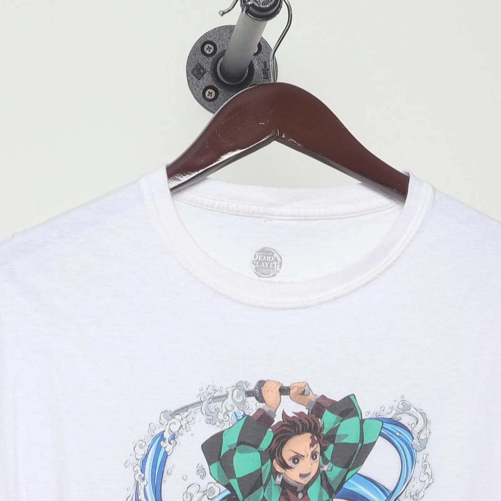 Close-up of the collar and tag on the Vintage Modern Demon Slayer "Tanjiro Mugen Train" T-Shirt - M