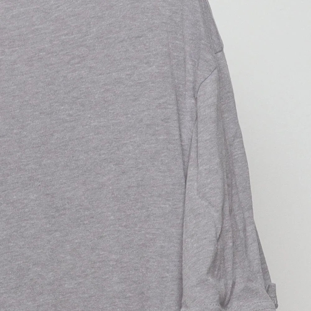 Close-up of the sleeve on the Vintage Modern Elf Movie "Need Hugs" T-Shirt - XXL