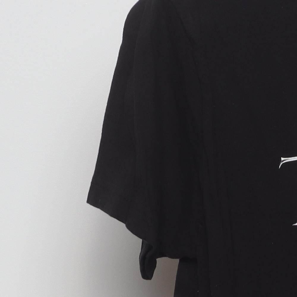 Close-up of the sleeve on the Vintage Modern Game of Thrones "Logo" T-Shirt - S